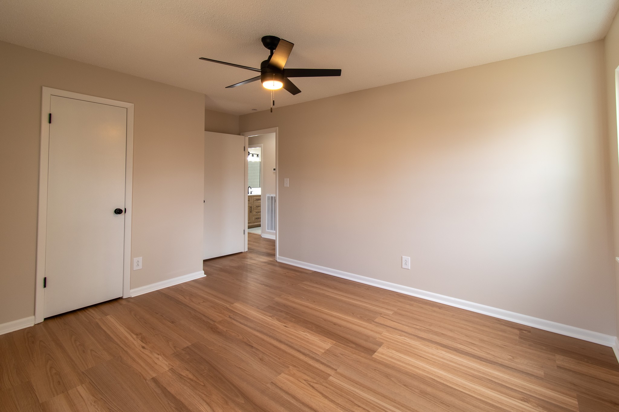 903 Livingston Dr