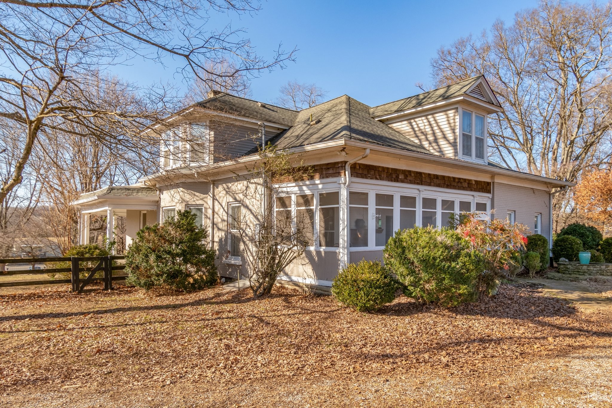 320 N Main St