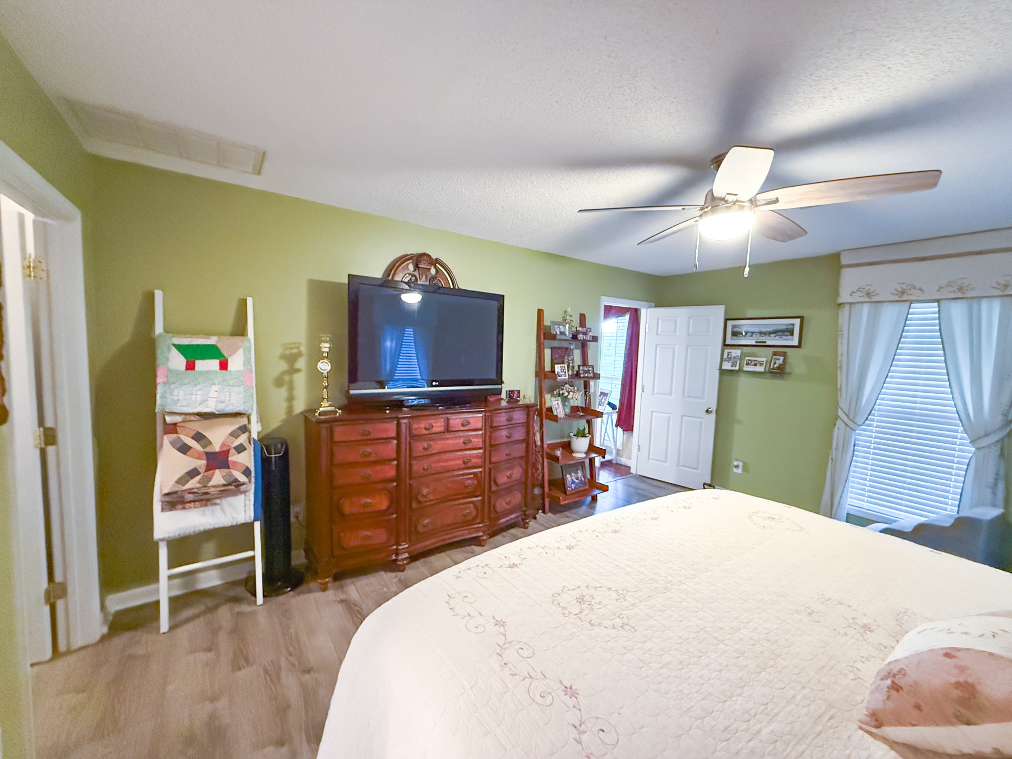 414 Mt View Dr