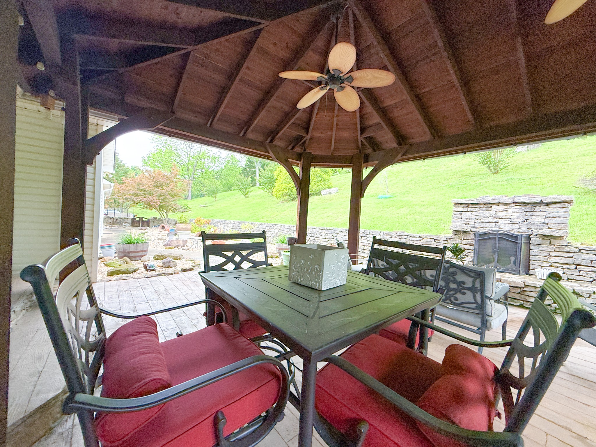 414 Mt View Dr