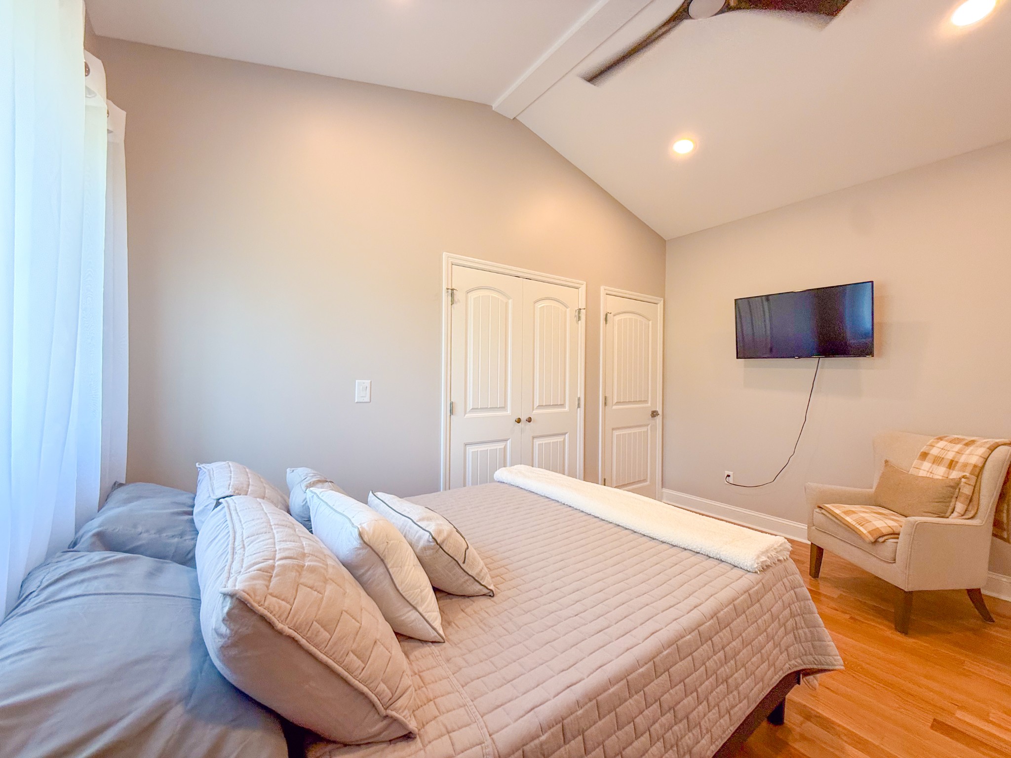 208 John Brownlow Rd