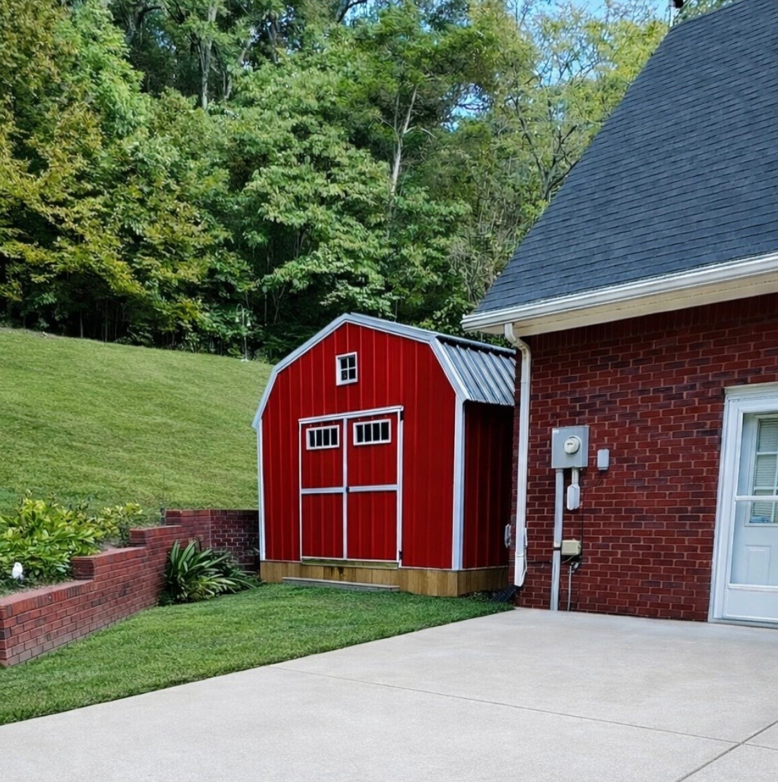 1850 Rebecca Dr