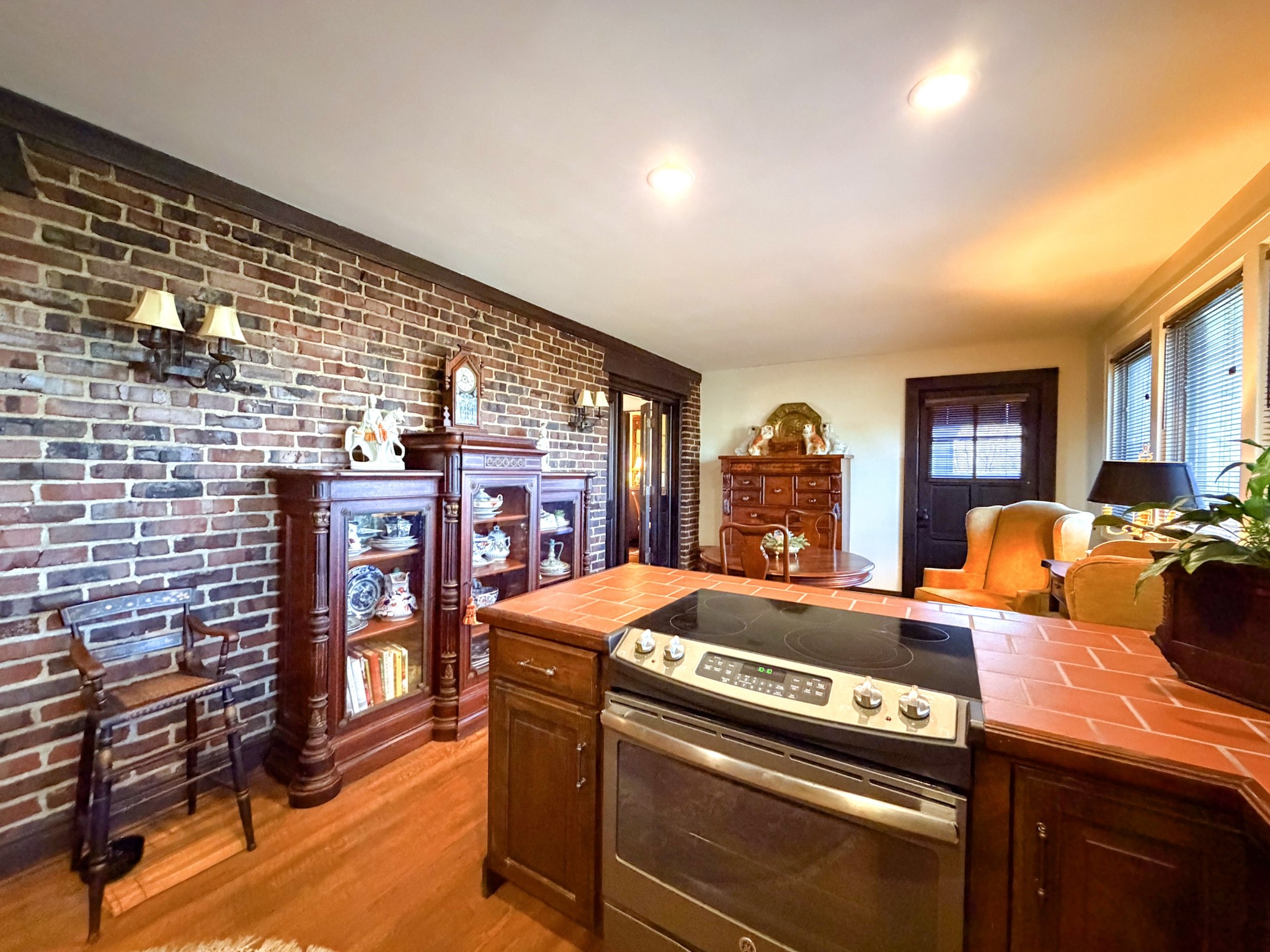 226 Rose St