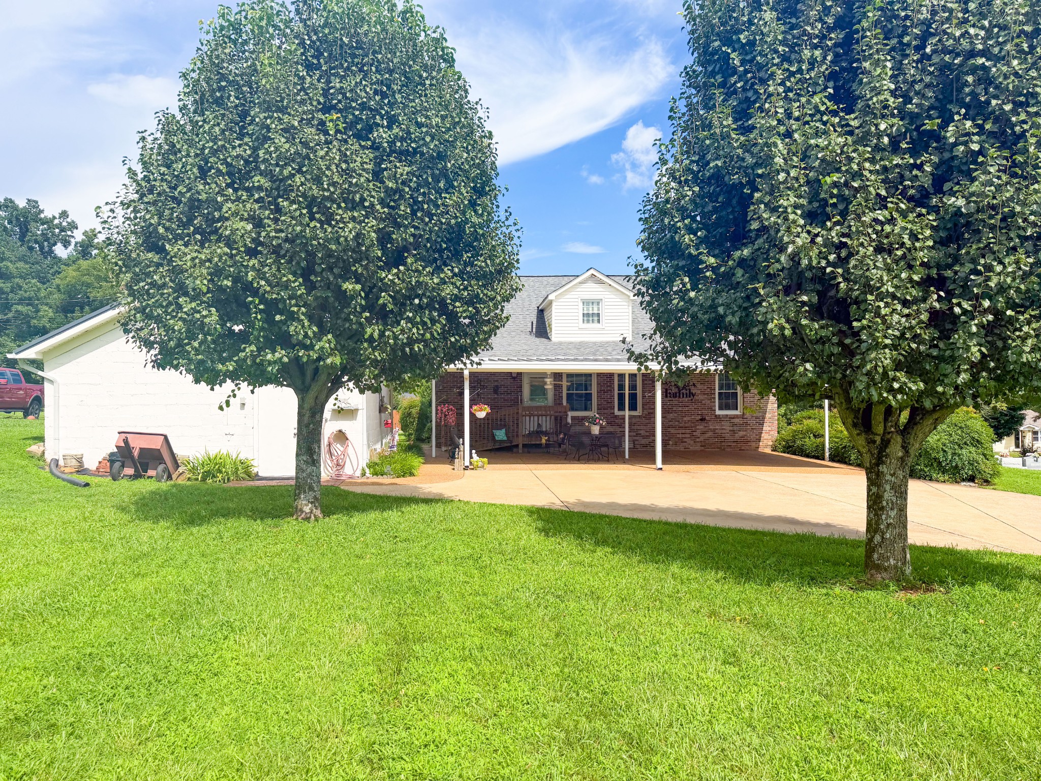 326 Ballentine St