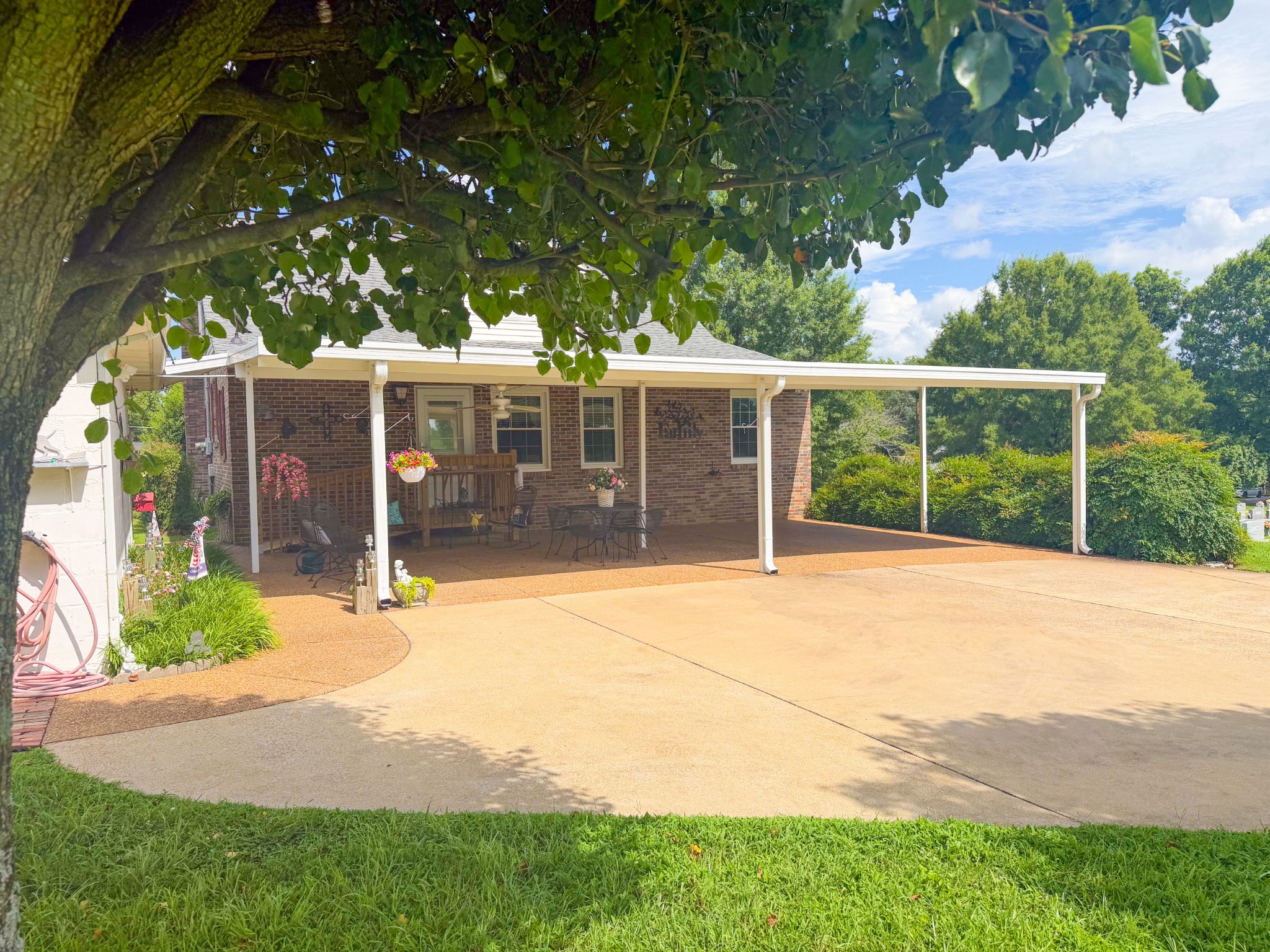 326 Ballentine St