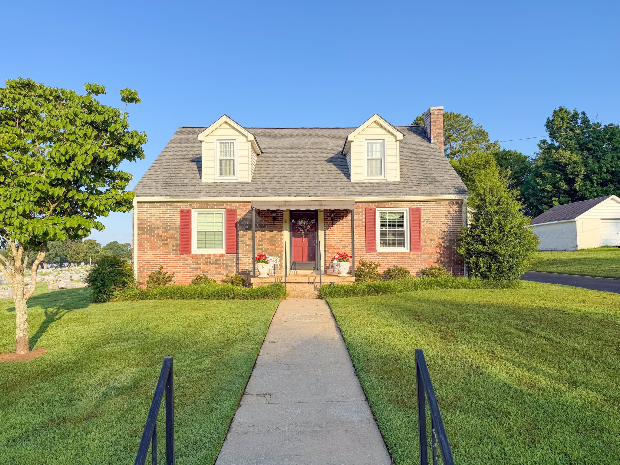 326 Ballentine St