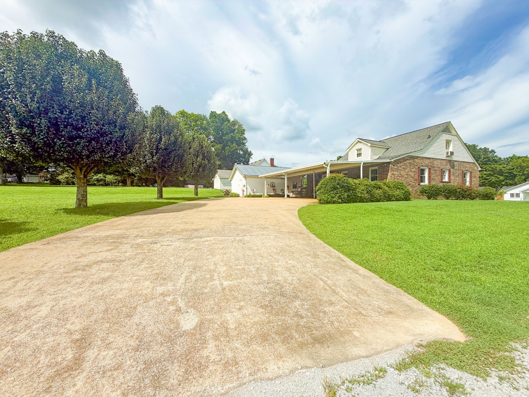 326 Ballentine St