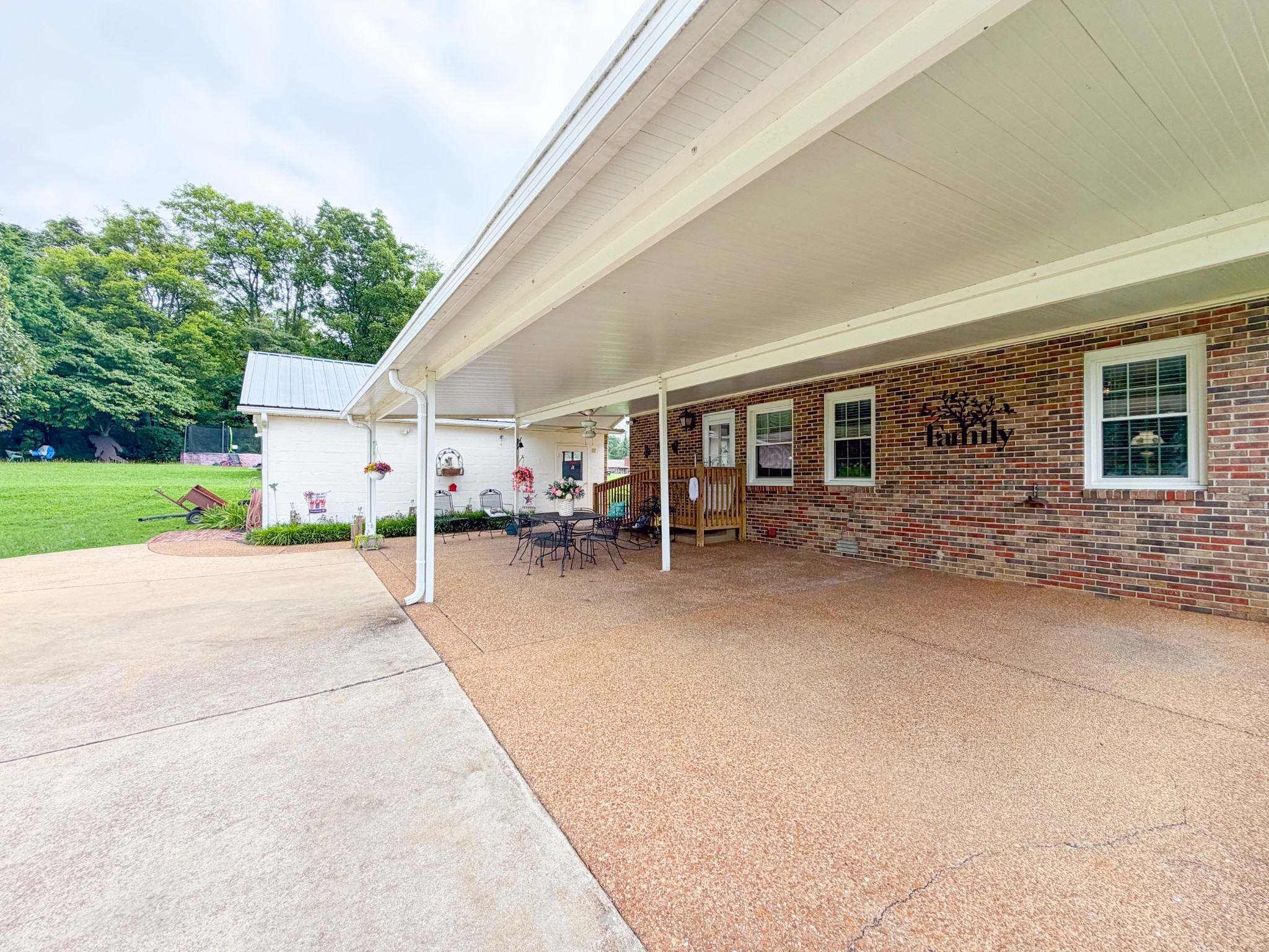 326 Ballentine St