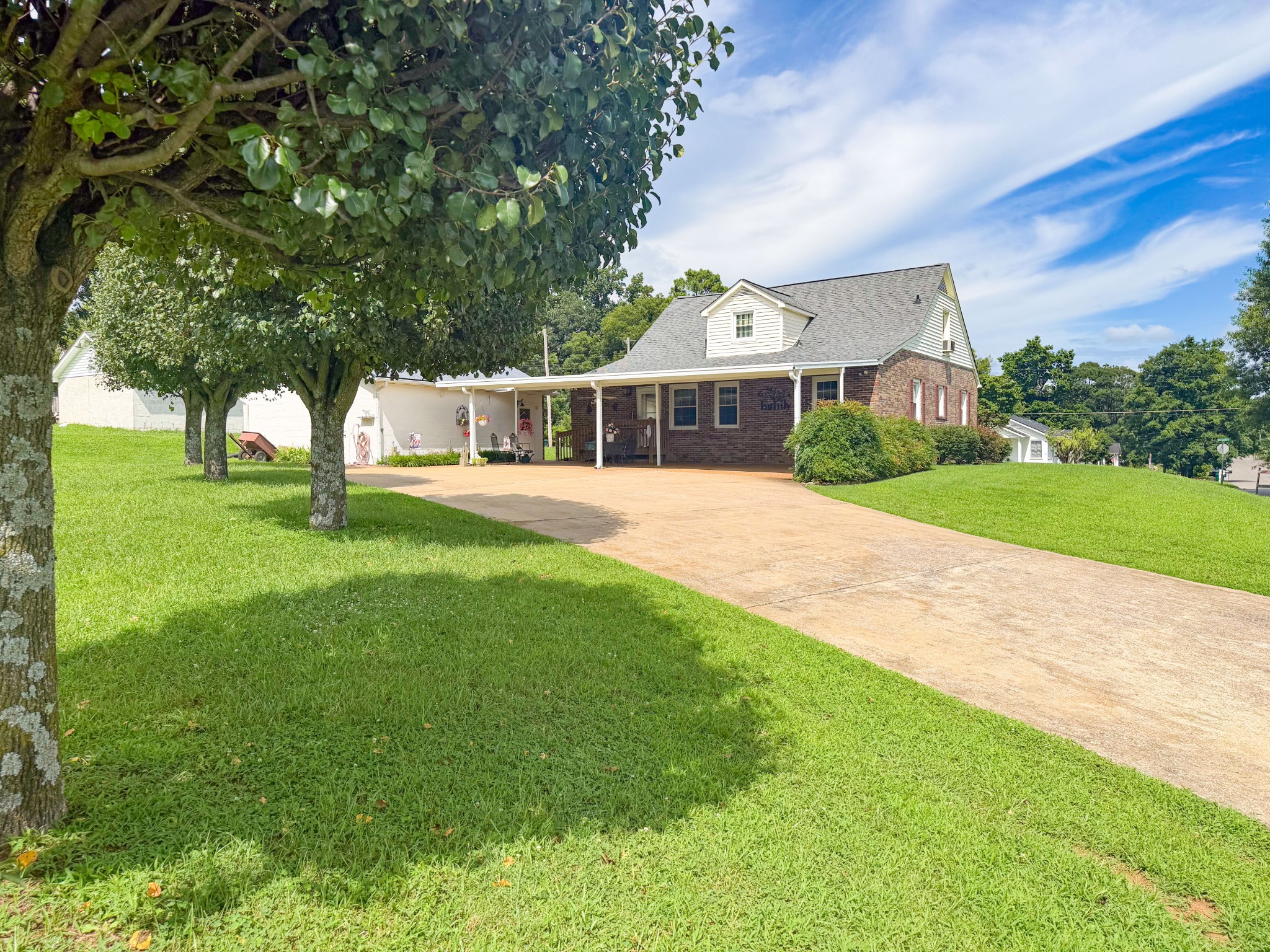 326 Ballentine St
