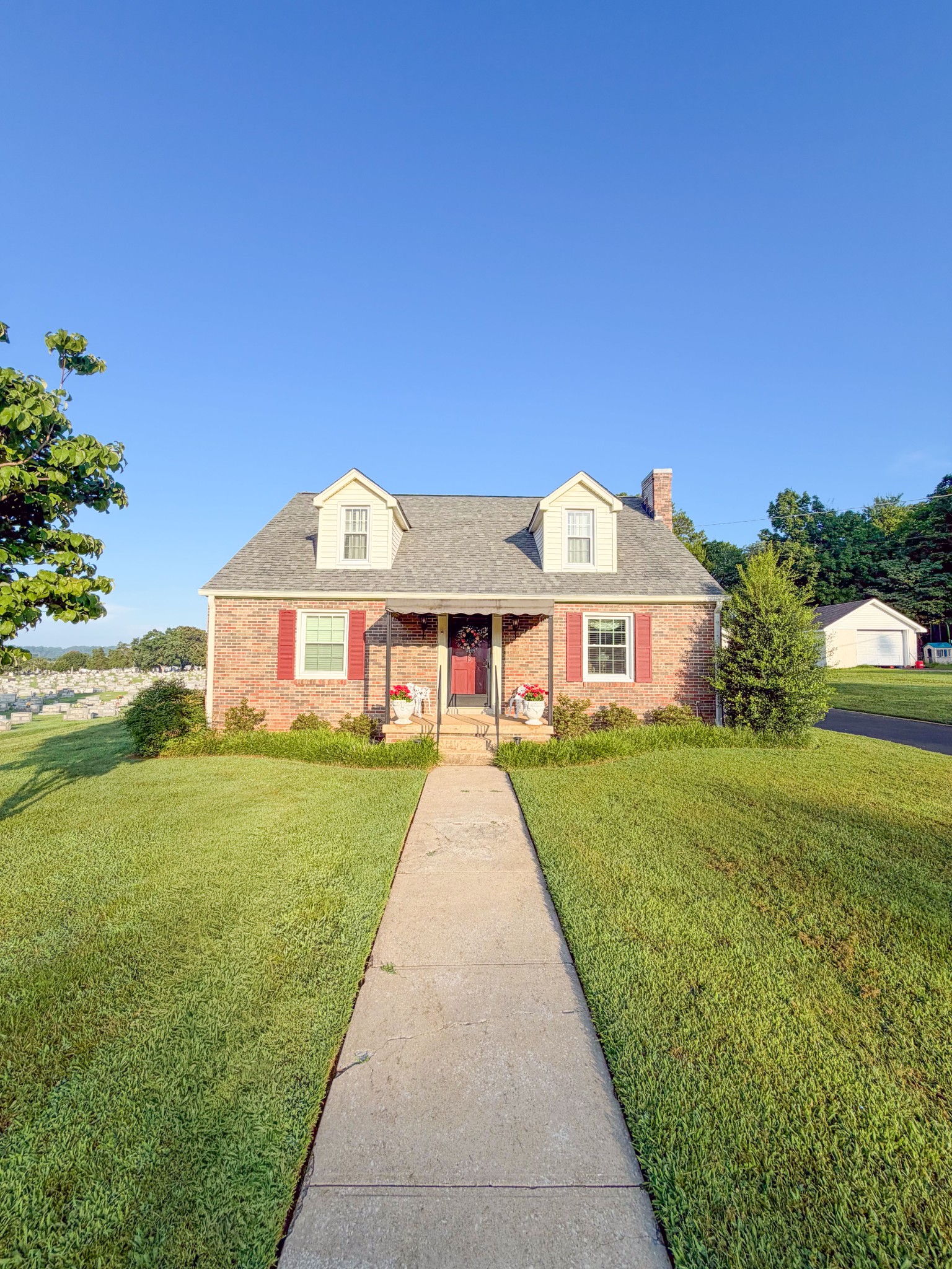 326 Ballentine St
