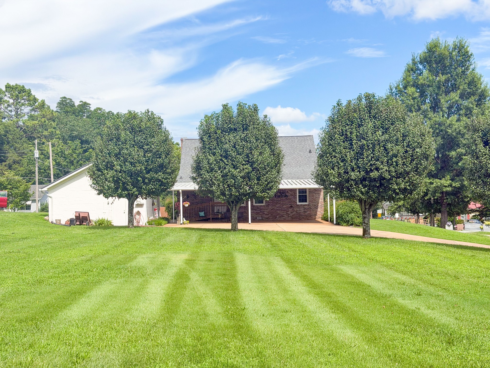 326 Ballentine St