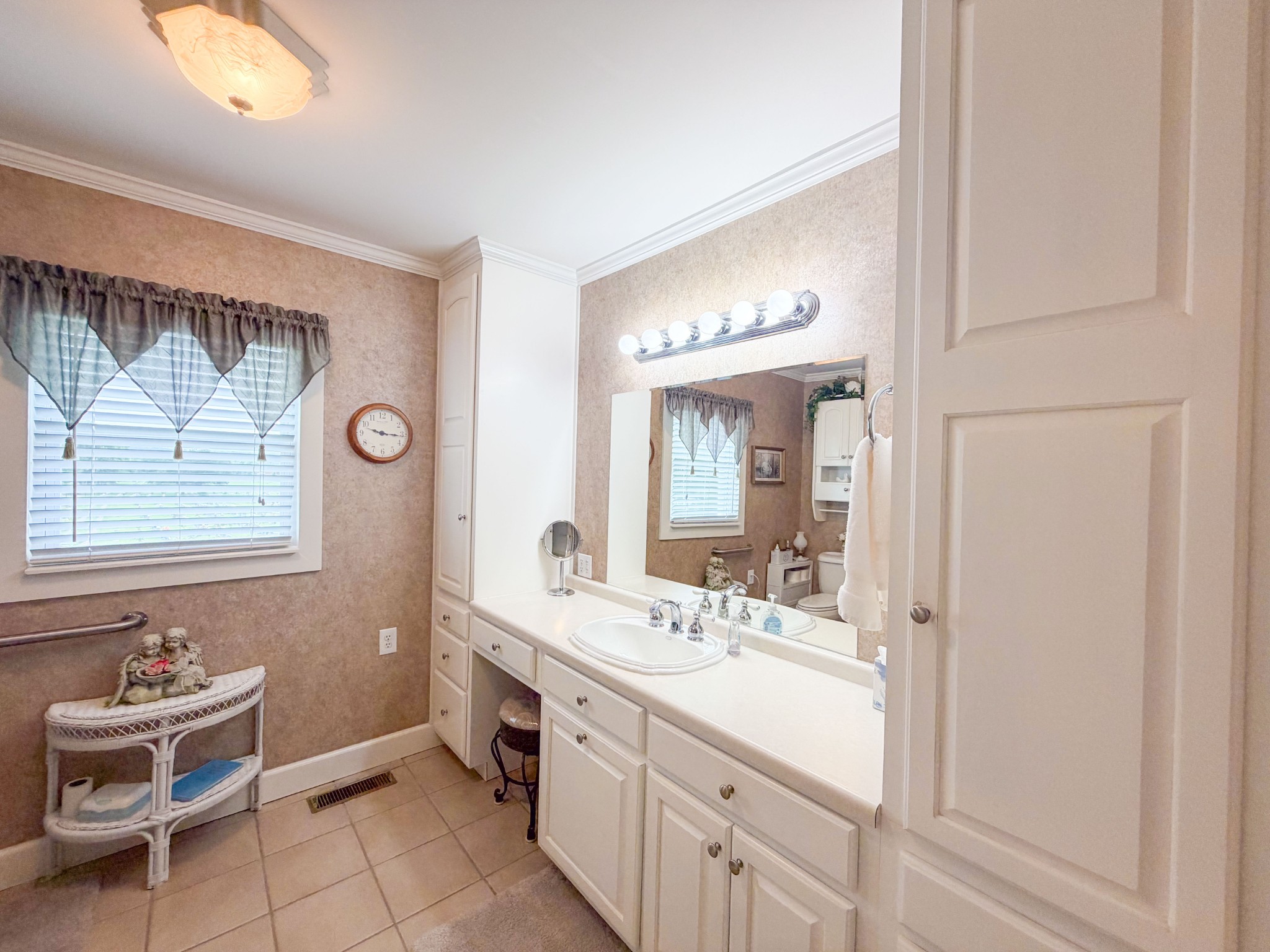 326 Ballentine St