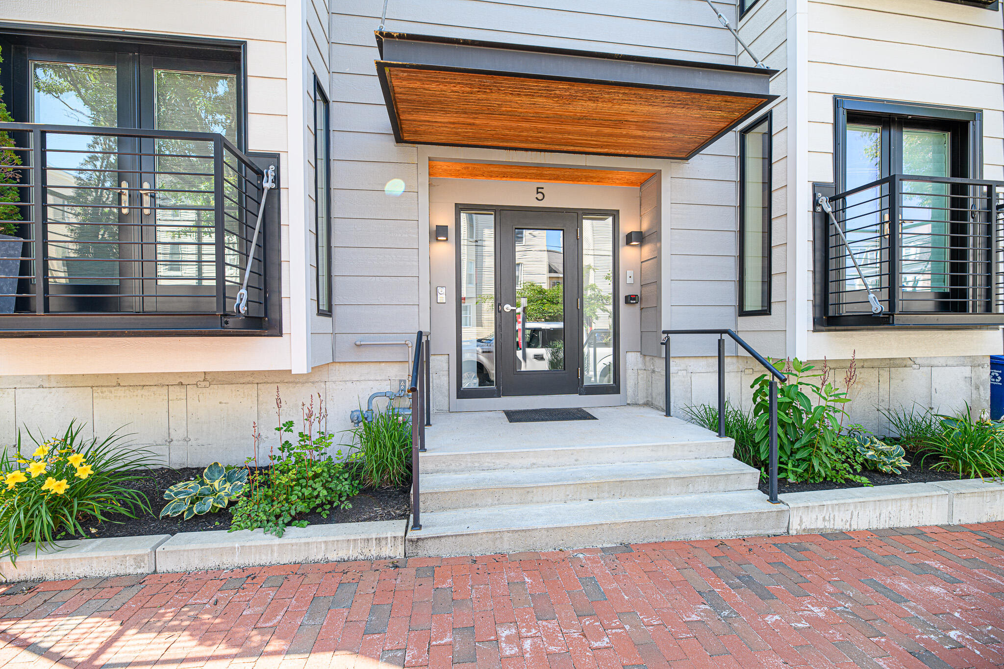 5 Cumberland Avenue, 6