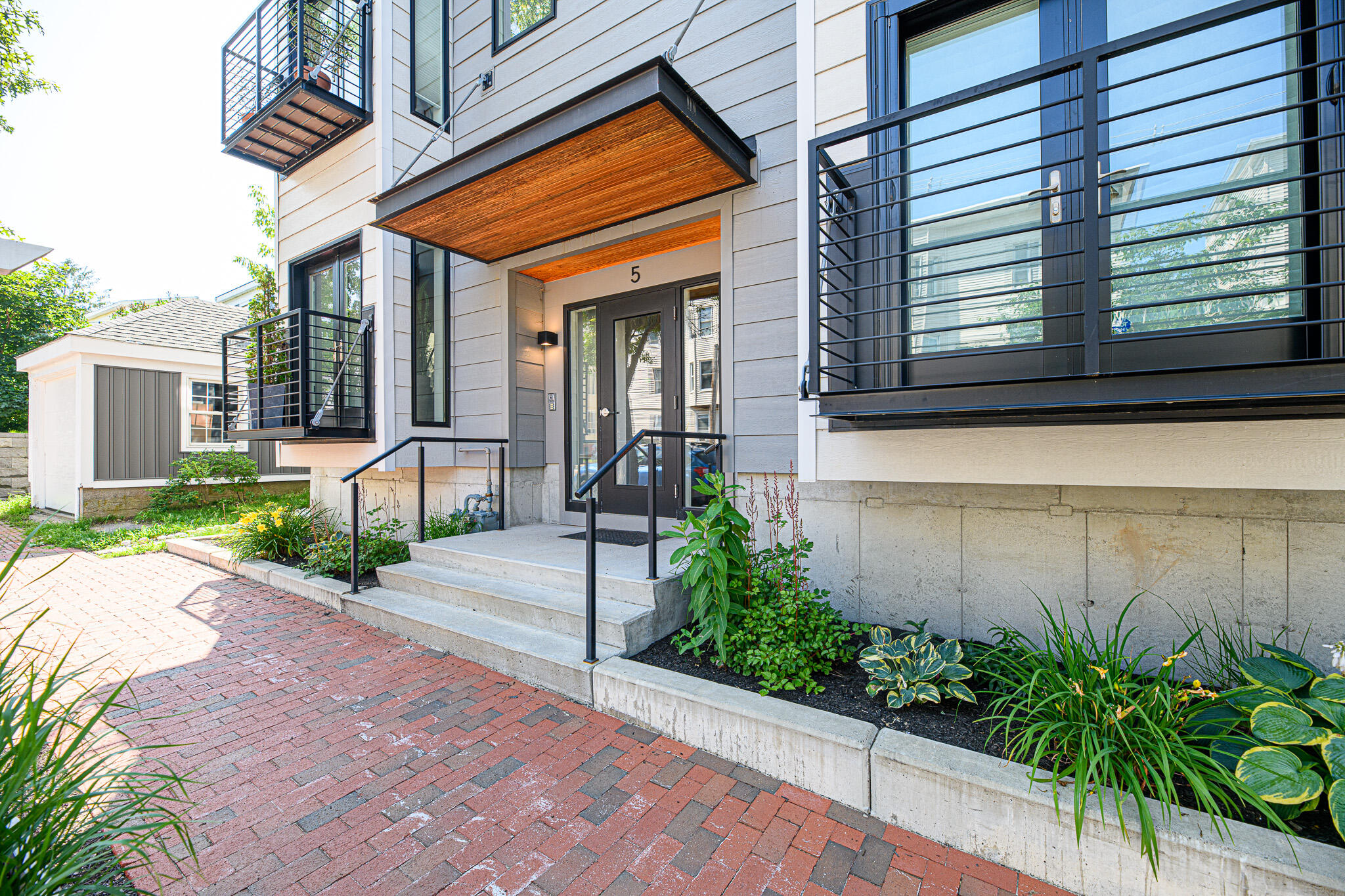 5 Cumberland Avenue, 6