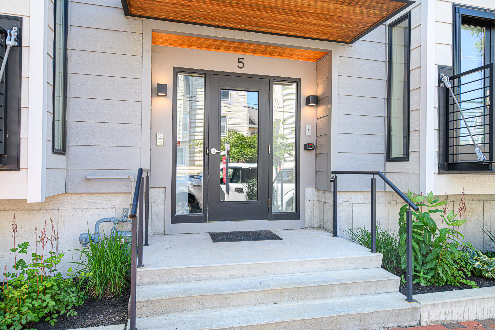 5 Cumberland Avenue, 6