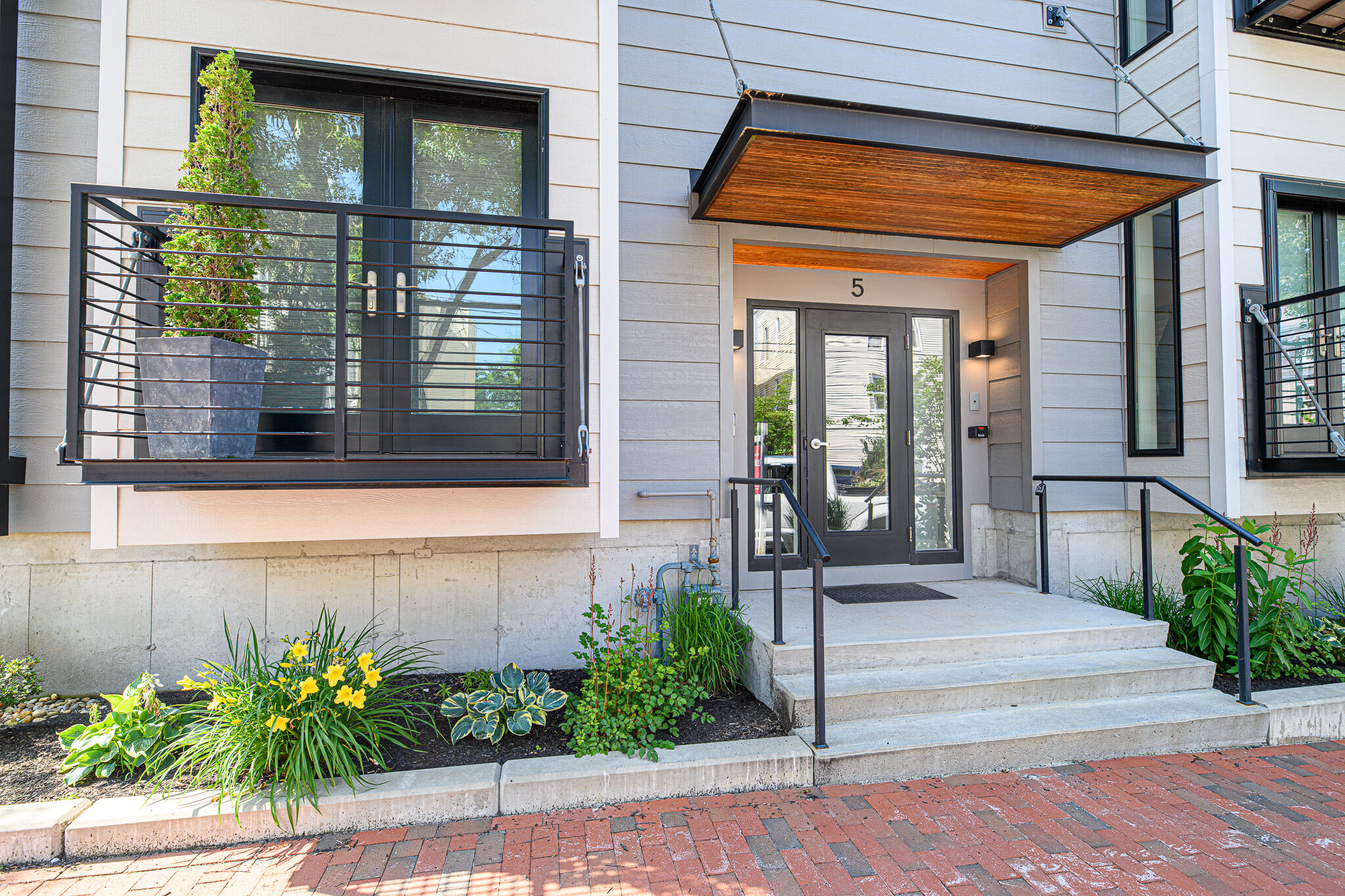 5 Cumberland Avenue, 6