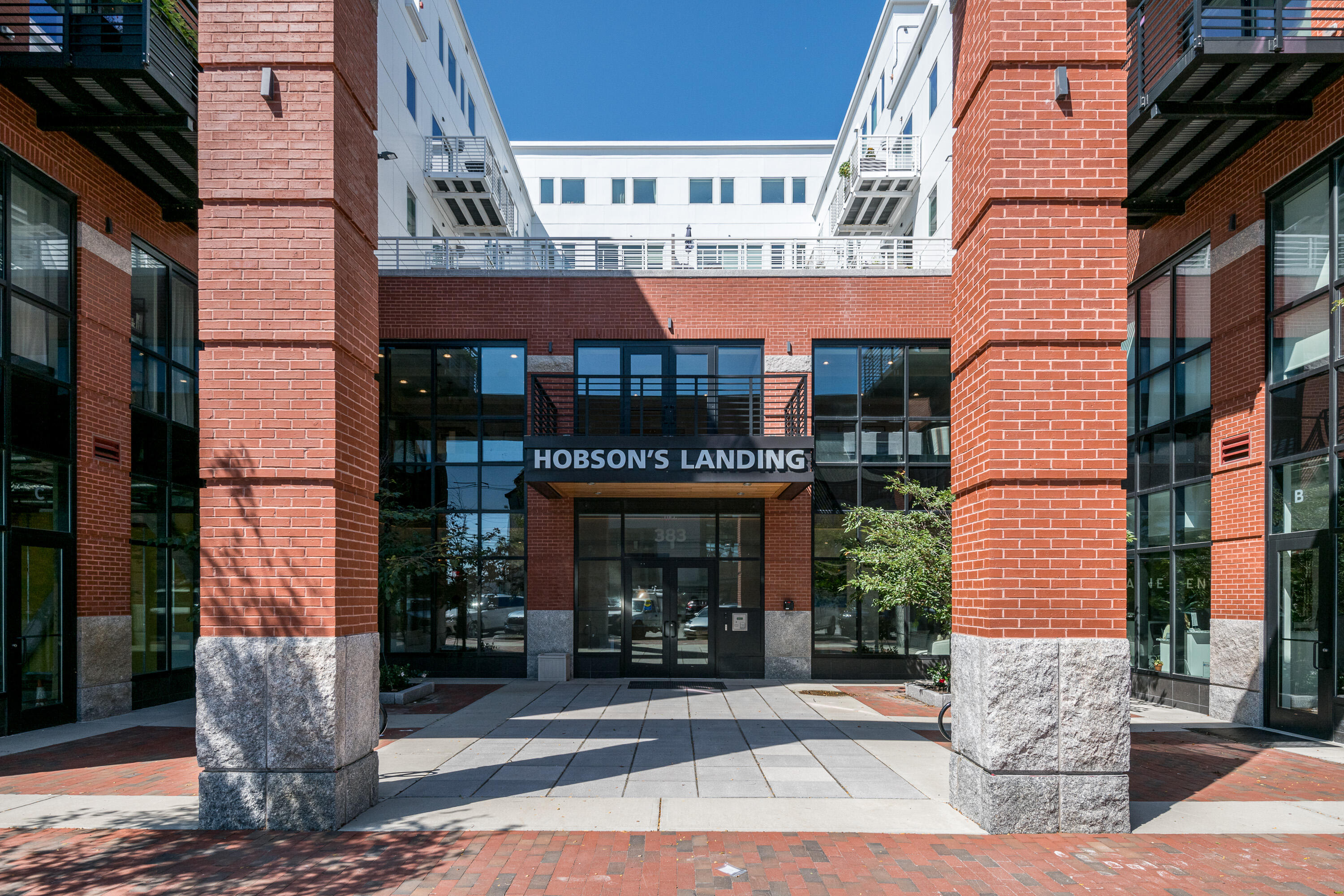 383 Commercial Street, 407
