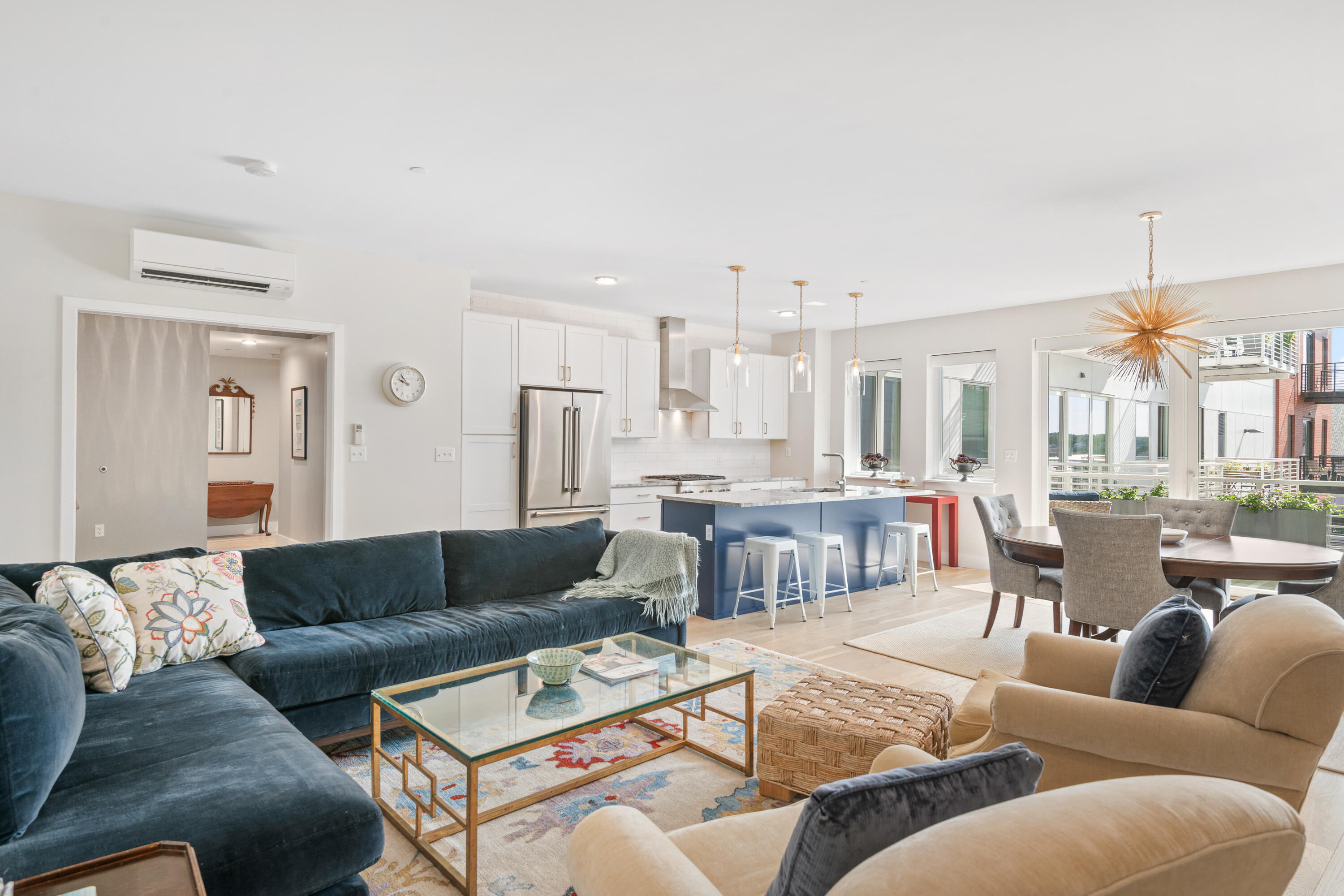 383 Commercial Street, 407
