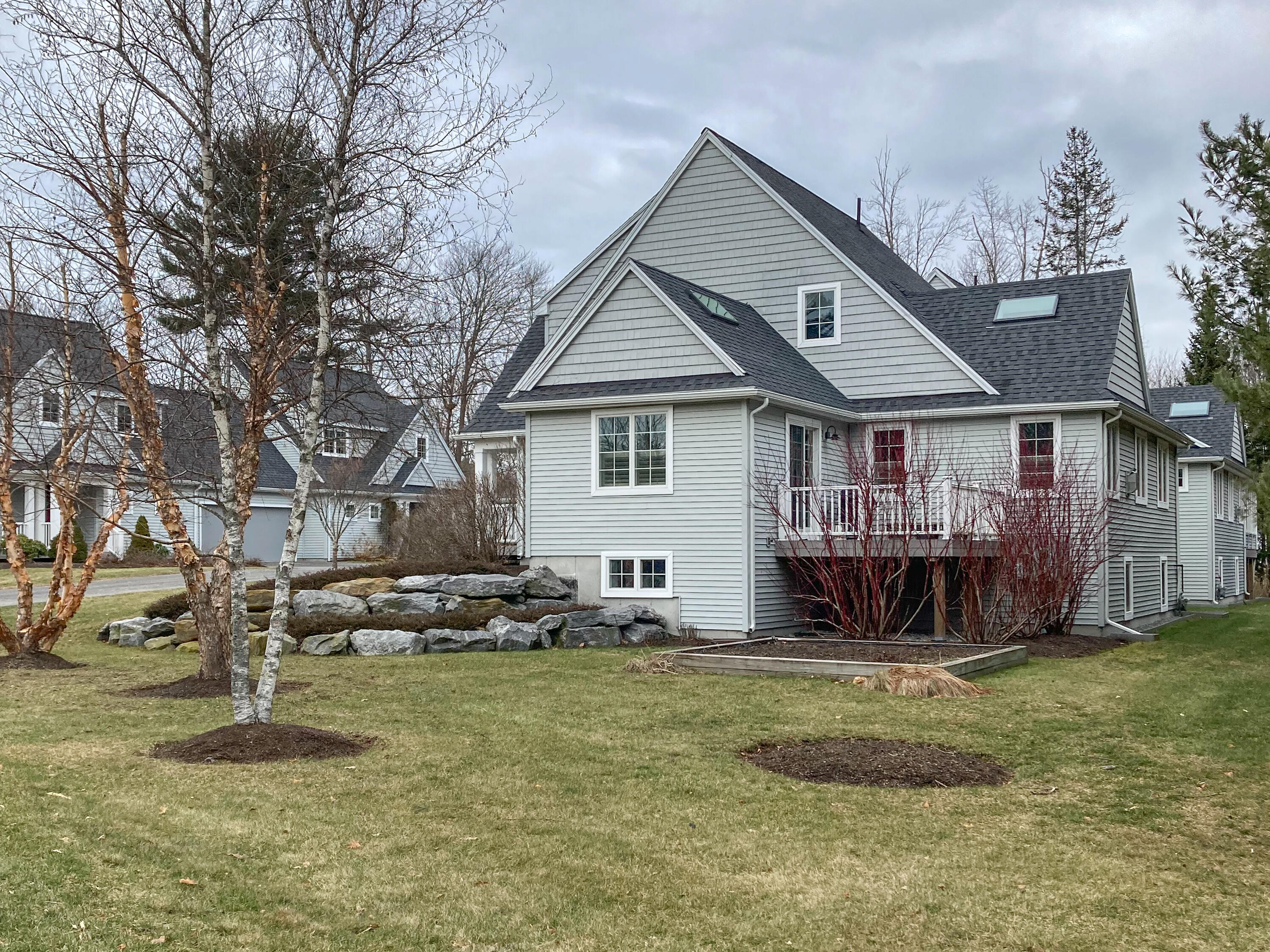 2 Hollyberry Way, 45