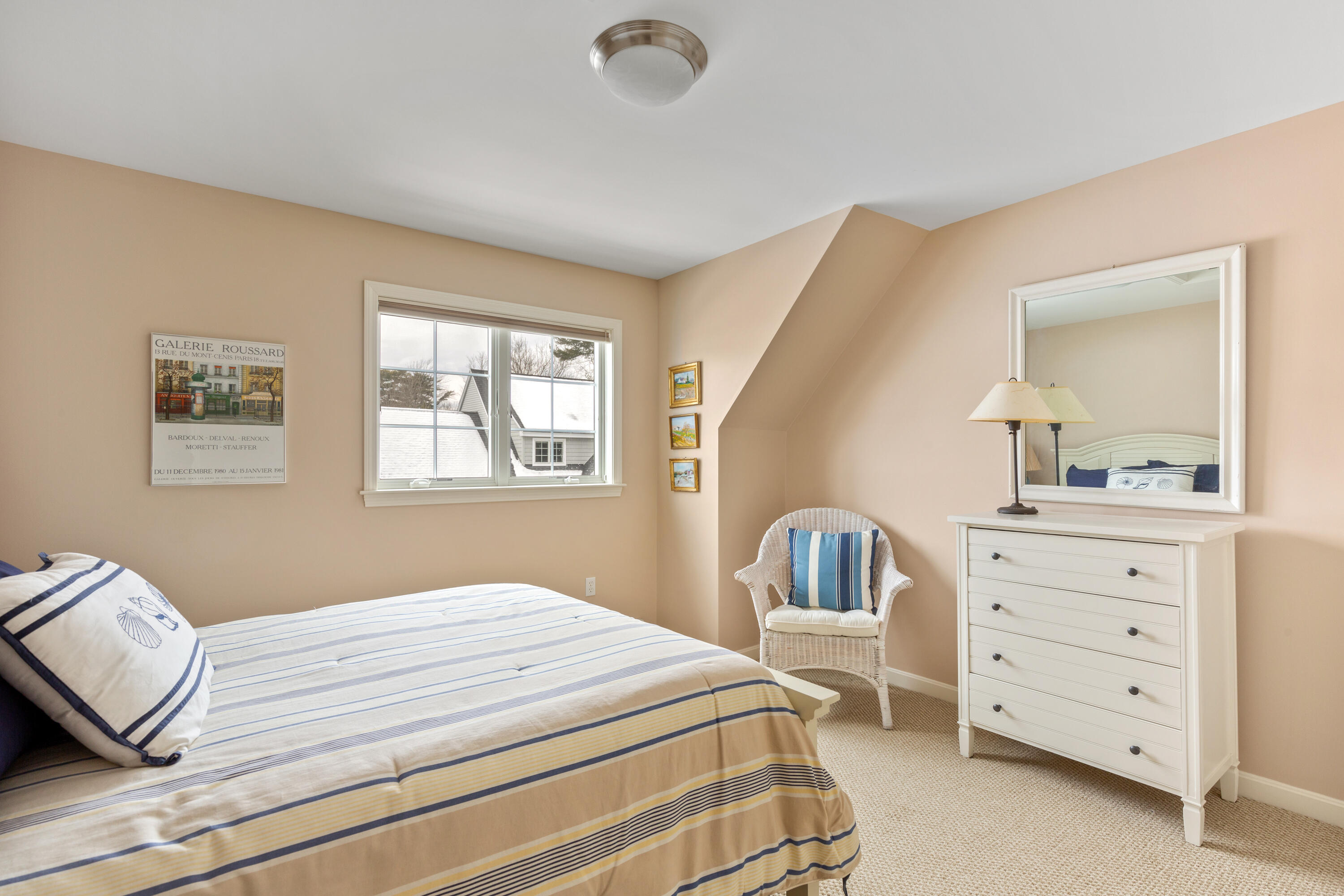 2 Hollyberry Way, 45