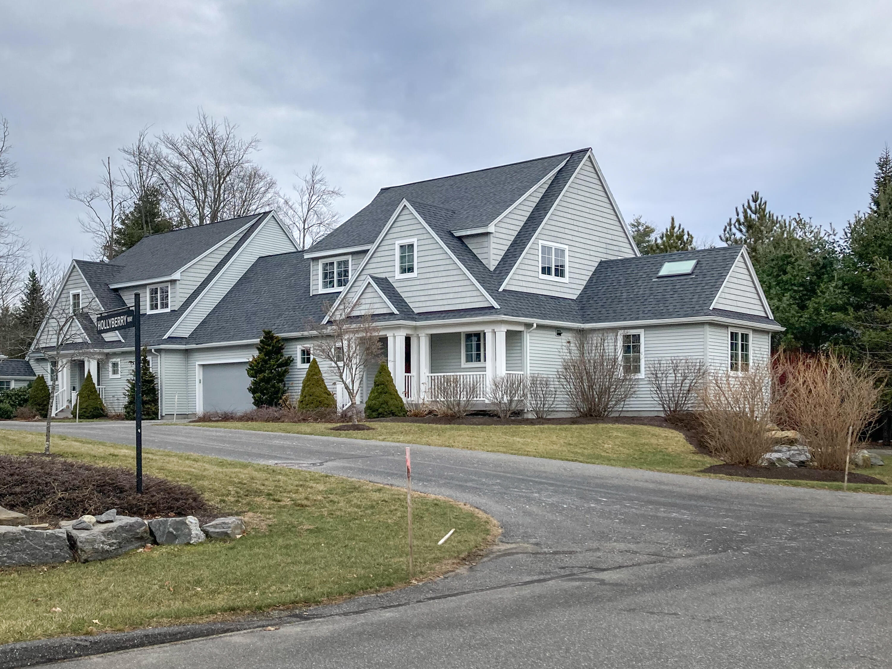 2 Hollyberry Way, 45