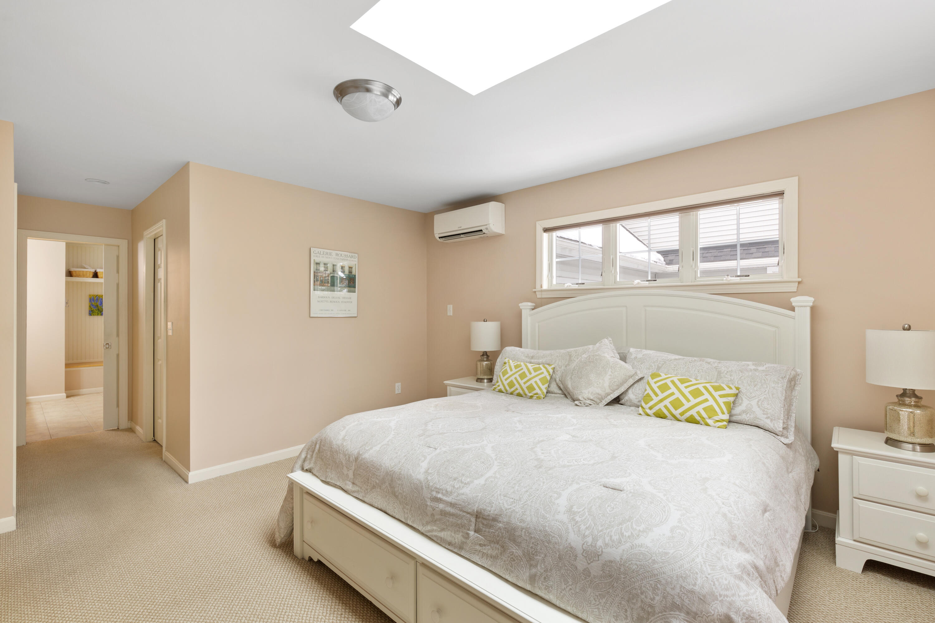 2 Hollyberry Way, 45