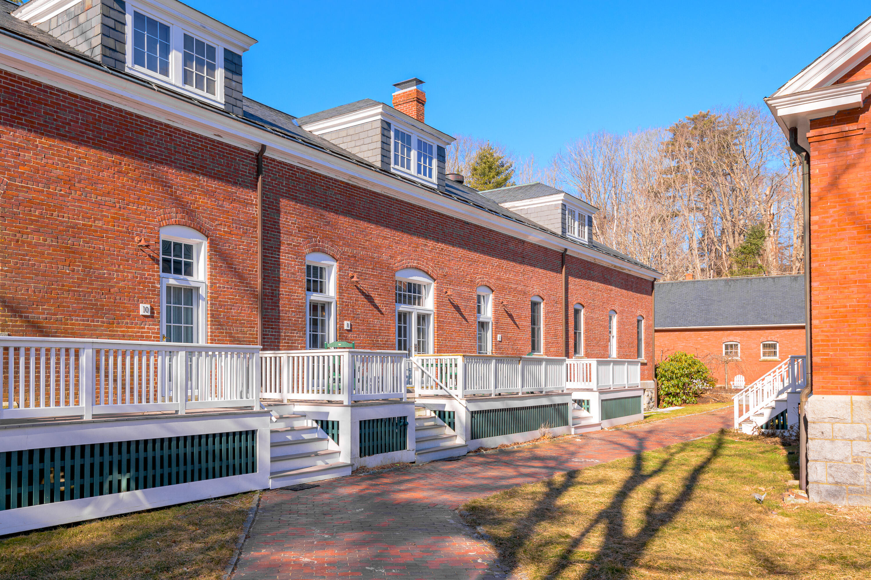 8 Quartermaster Court, 8