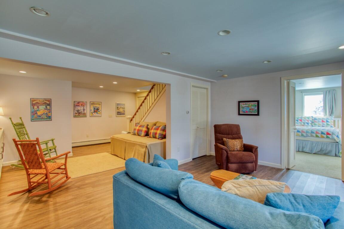 20 Village Court, 40