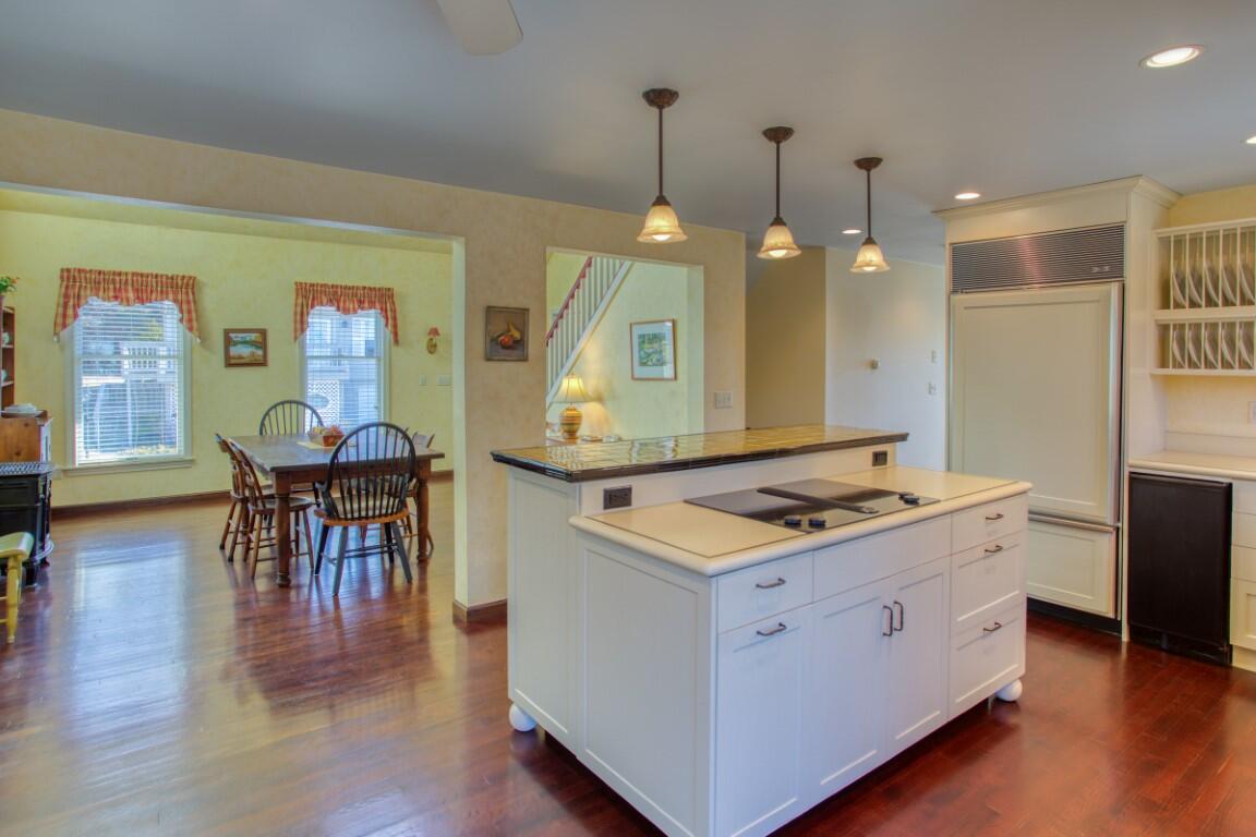 20 Village Court, 40