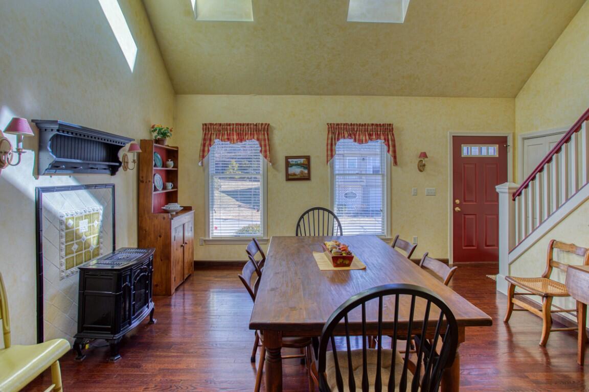 20 Village Court, 40
