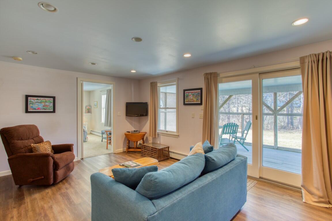 20 Village Court, 40