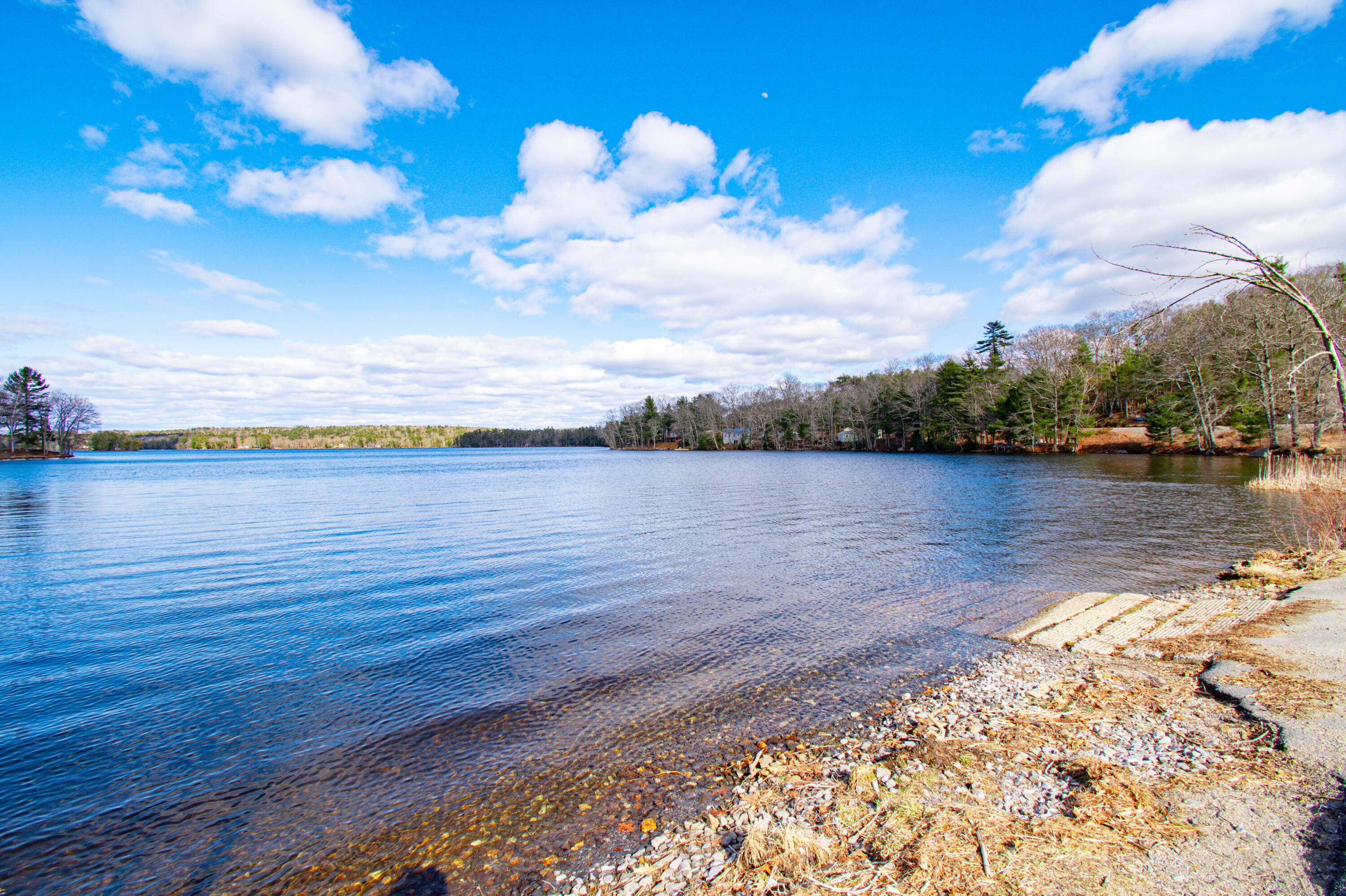 300 E East Neck Road