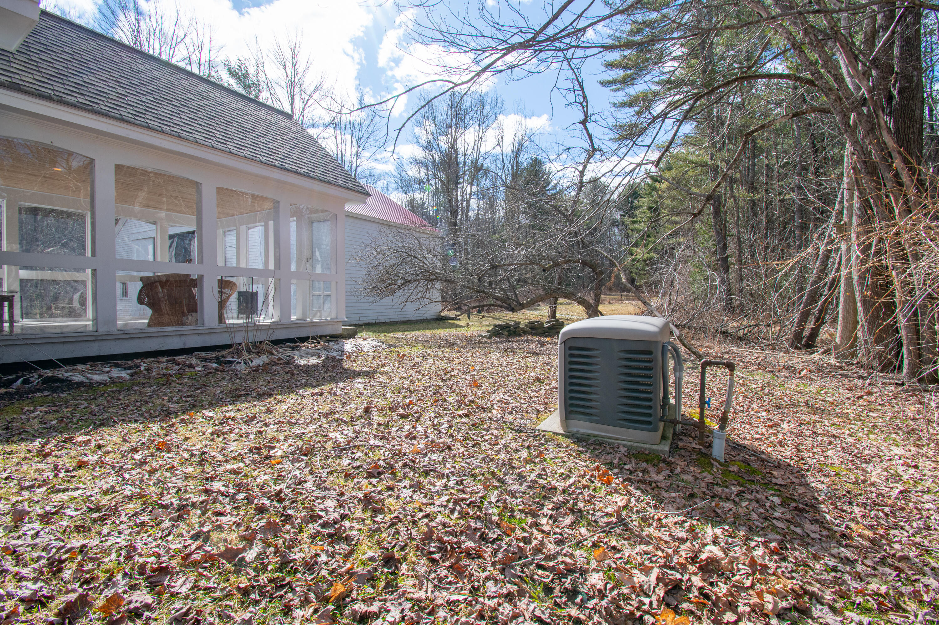 300 E East Neck Road