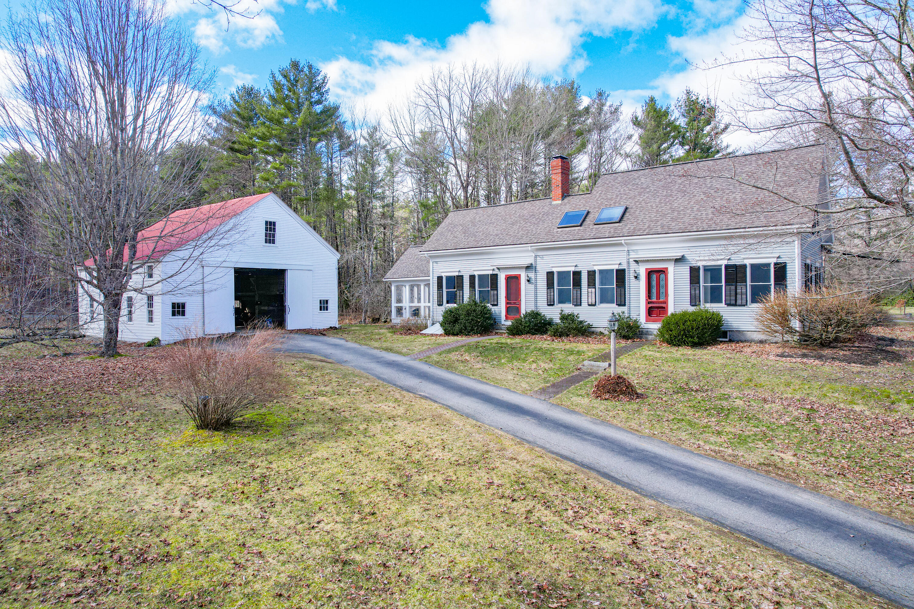 300 E East Neck Road