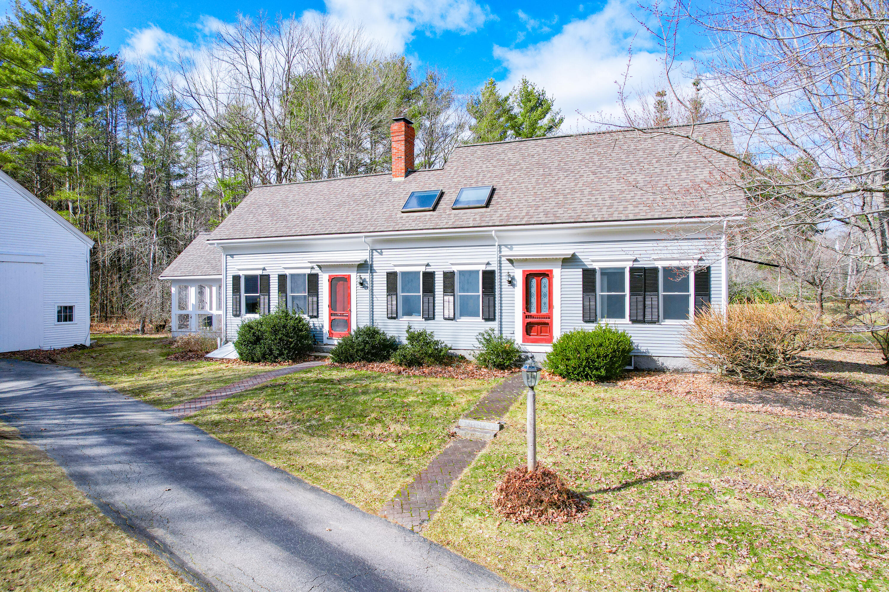 300 E East Neck Road