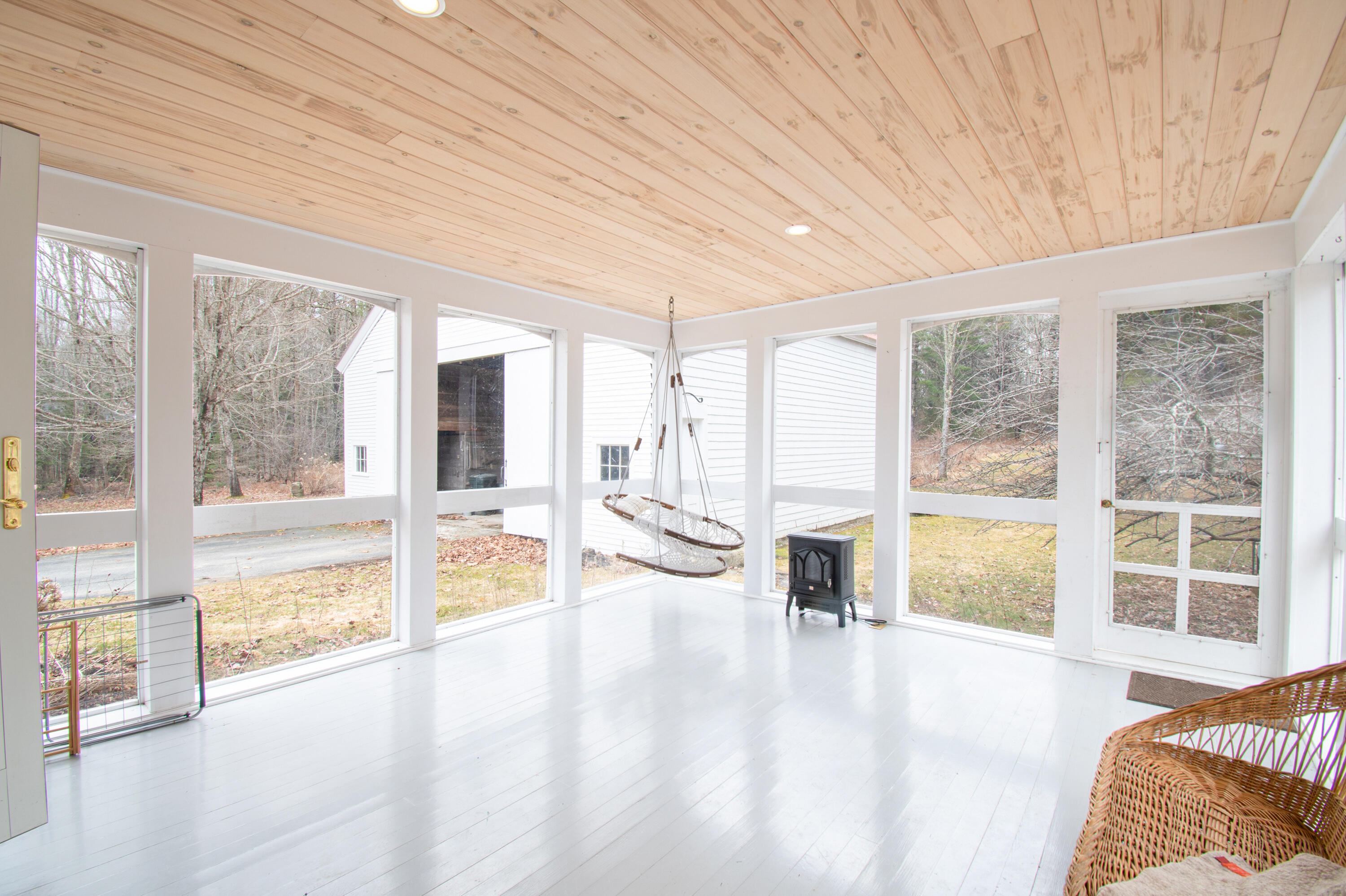 300 E East Neck Road
