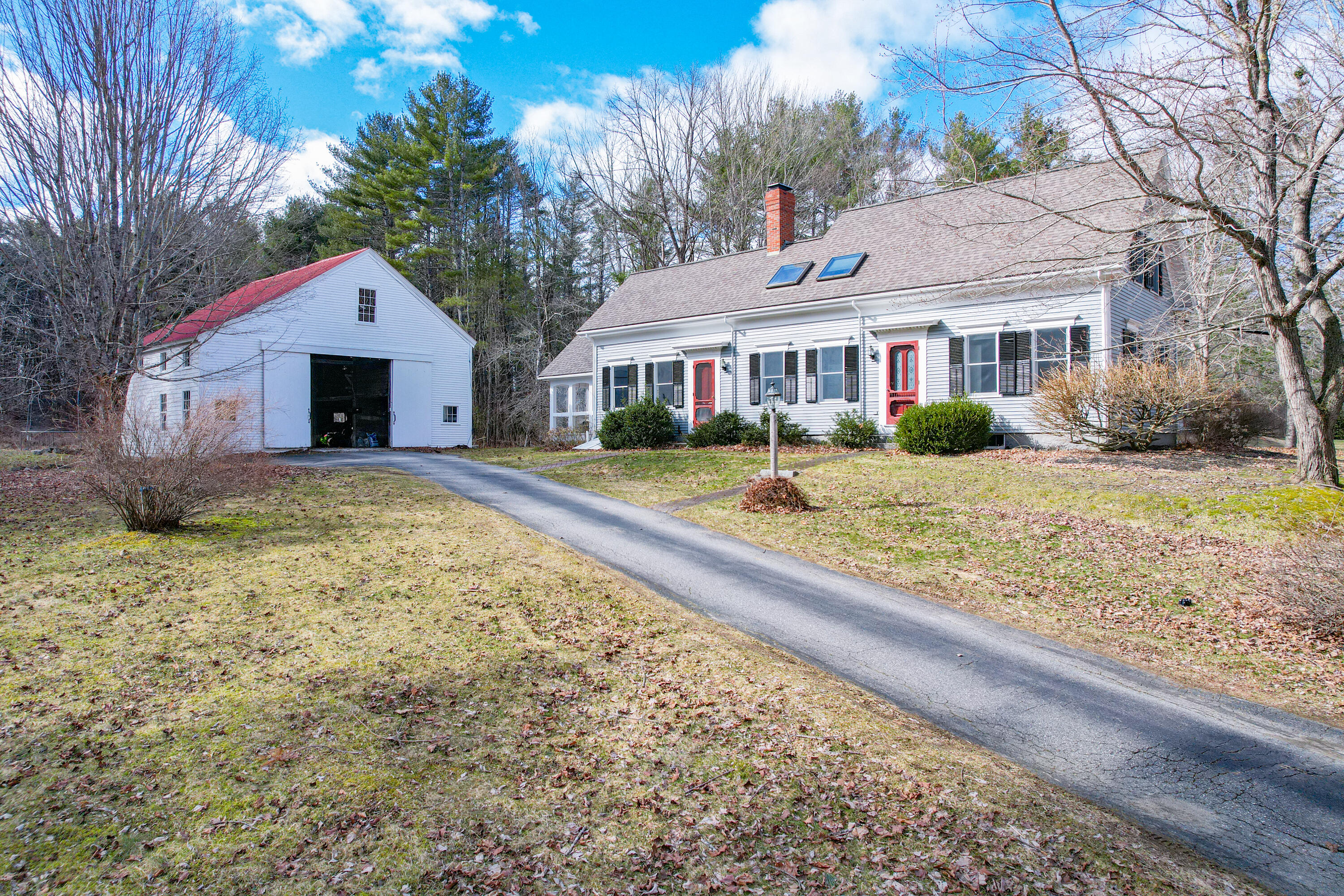 300 E East Neck Road
