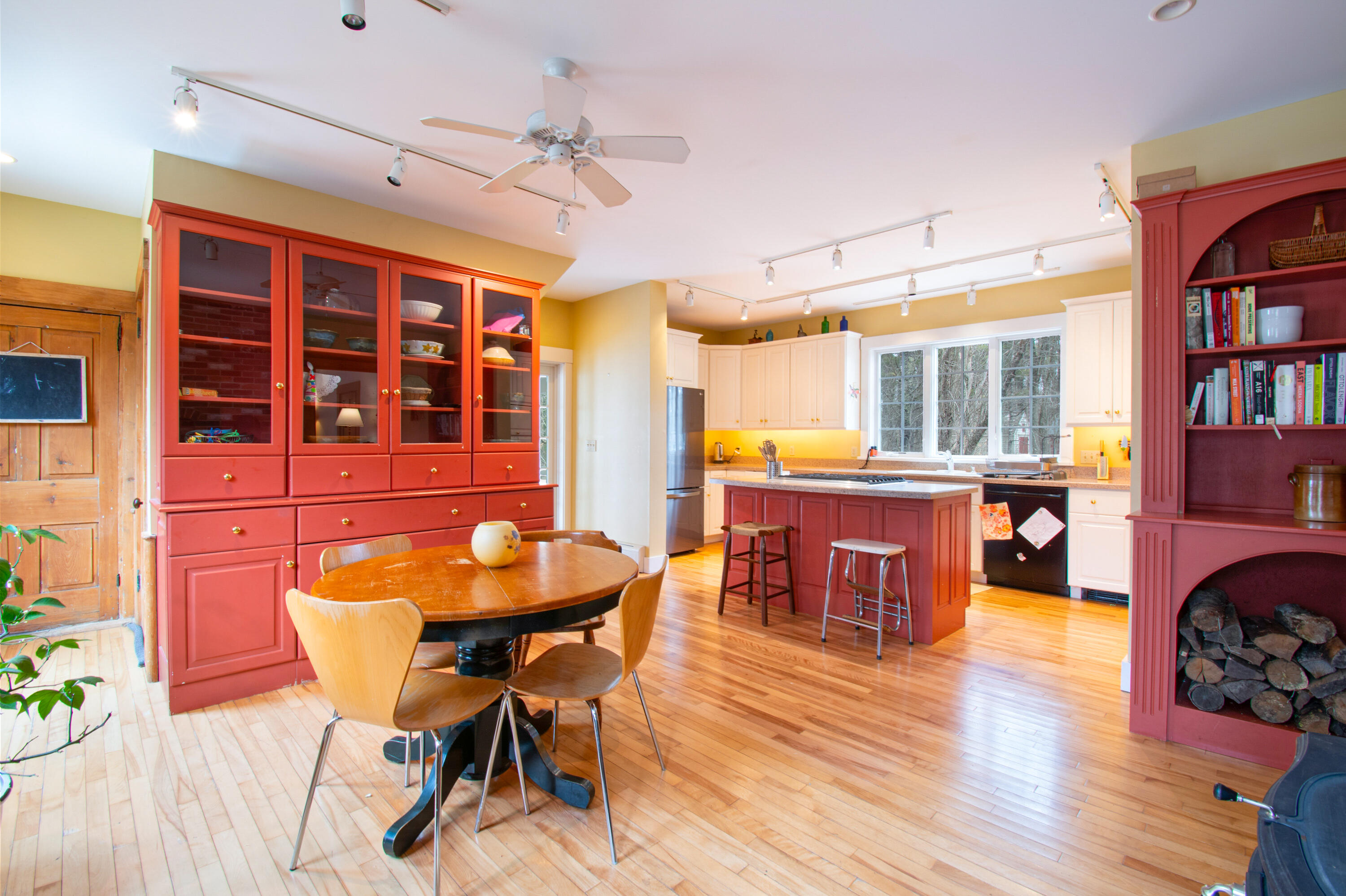 300 E East Neck Road