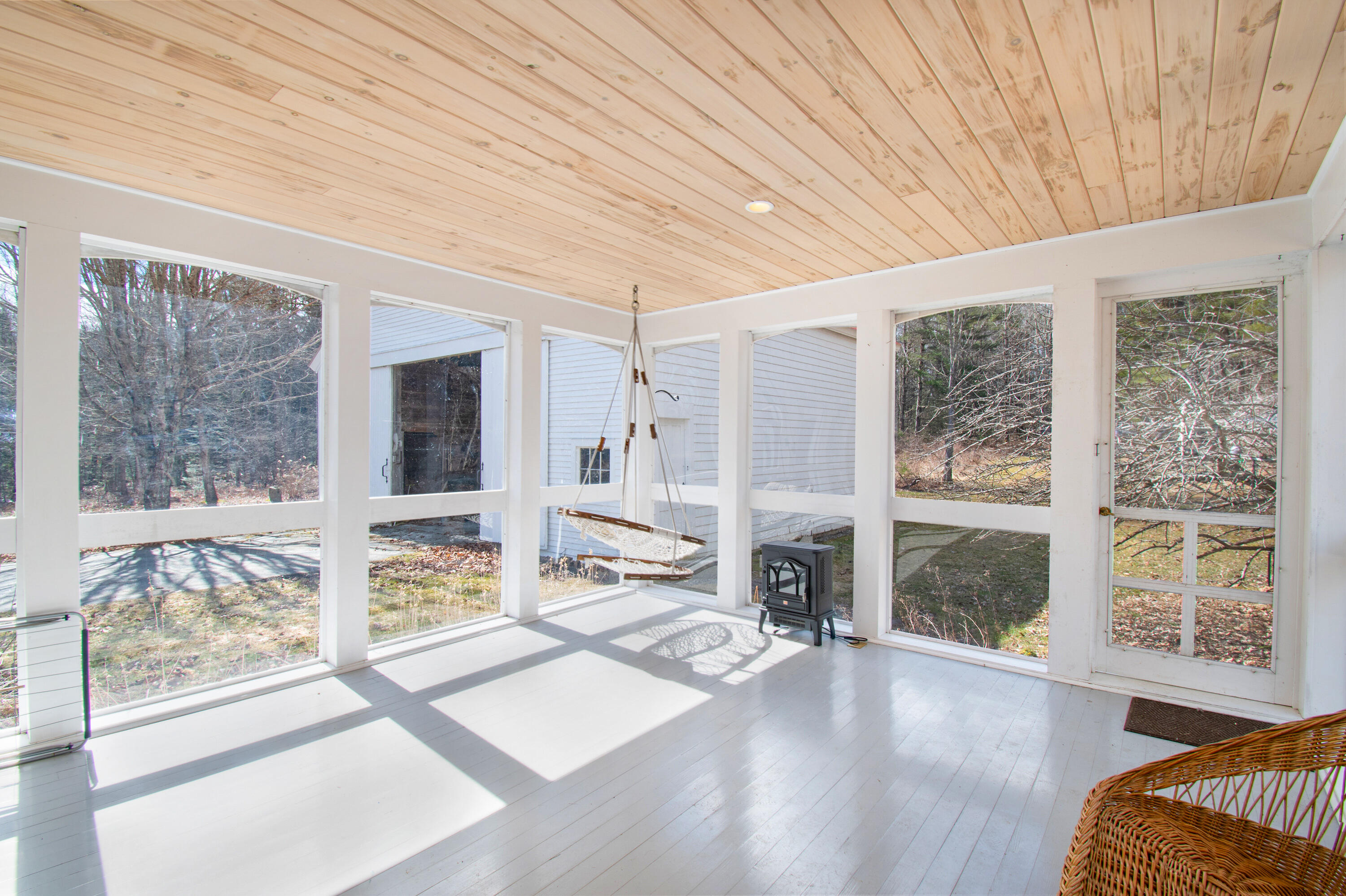 300 E East Neck Road