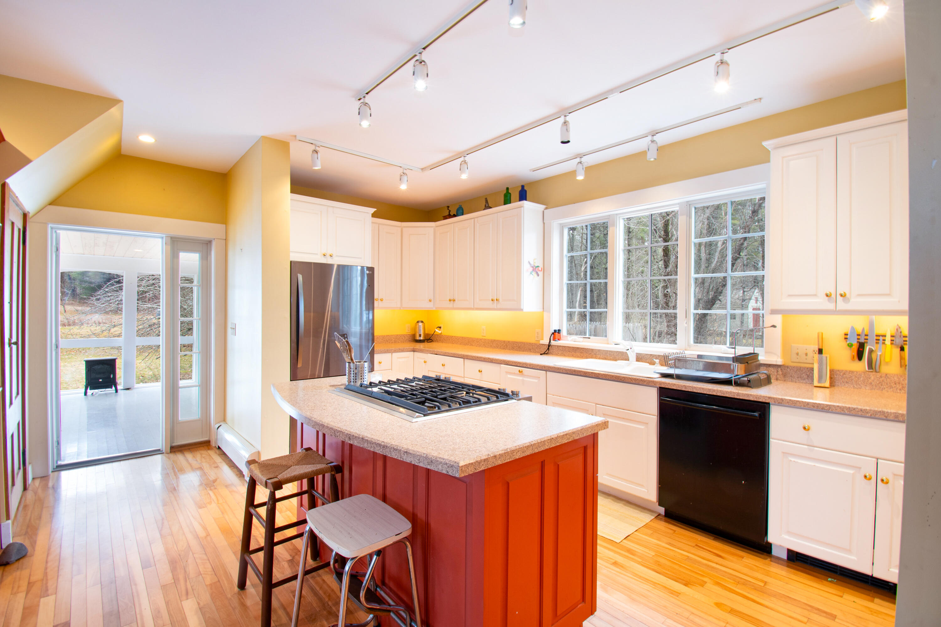300 E East Neck Road