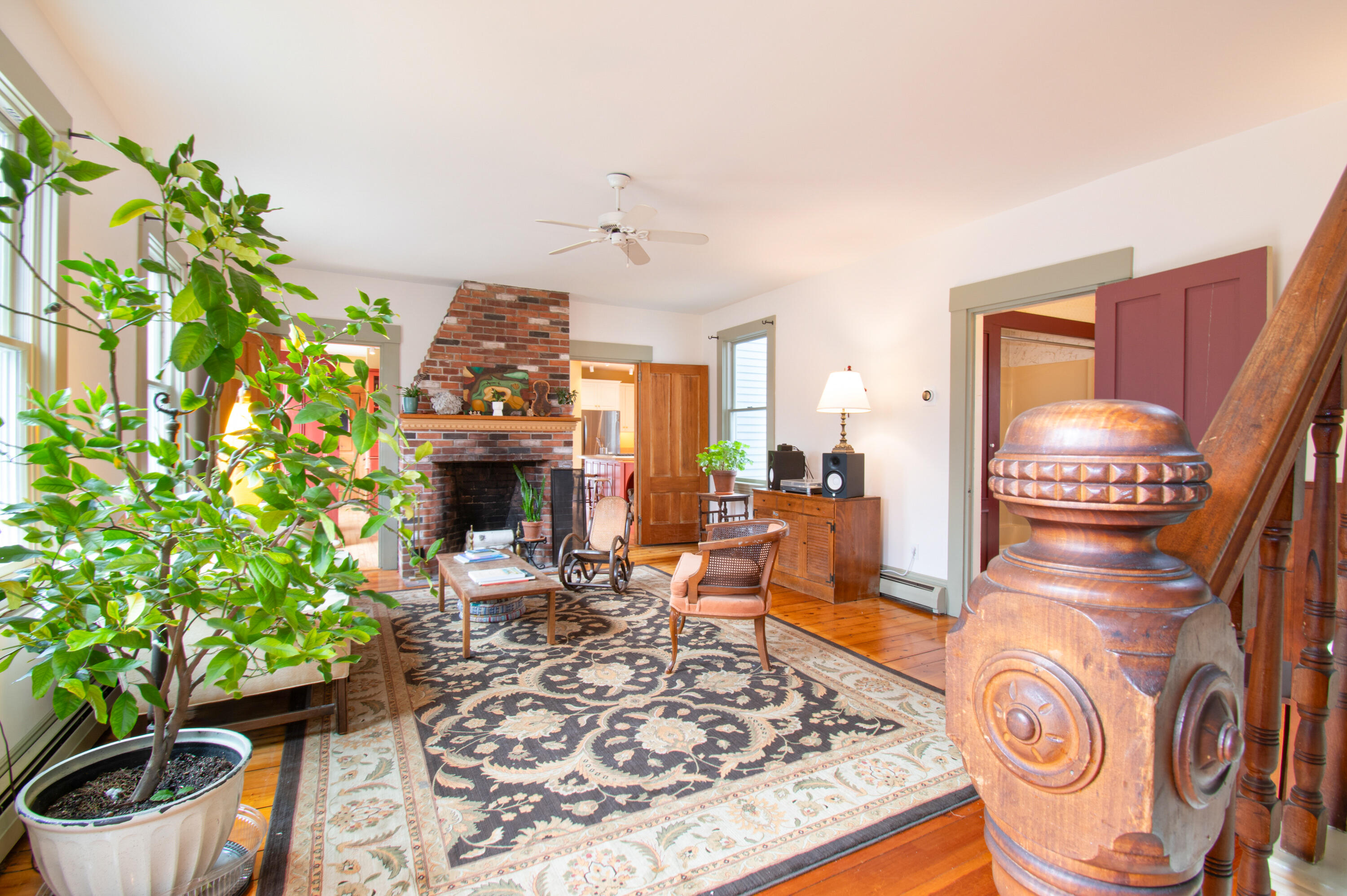 300 E East Neck Road