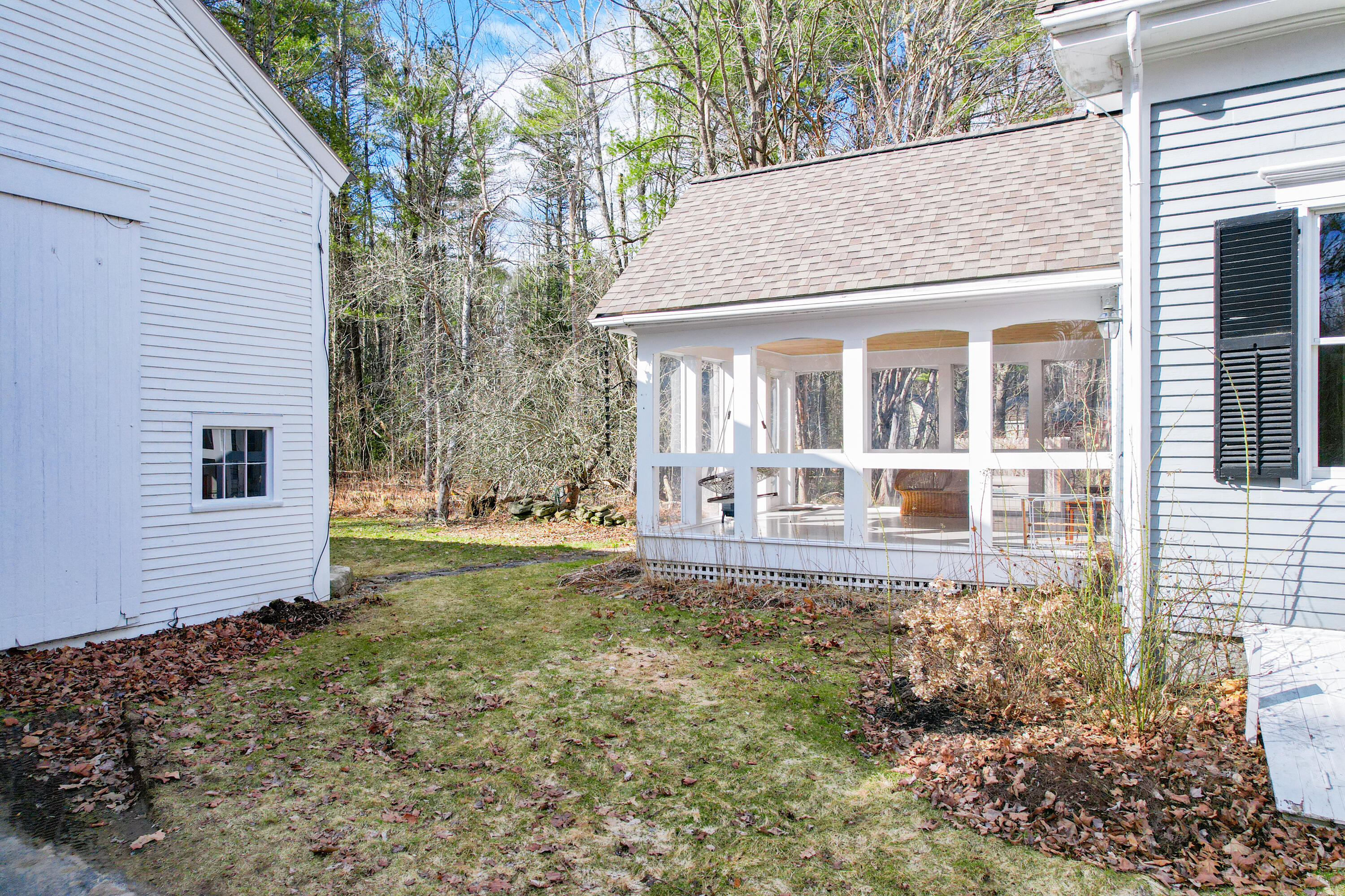300 E East Neck Road