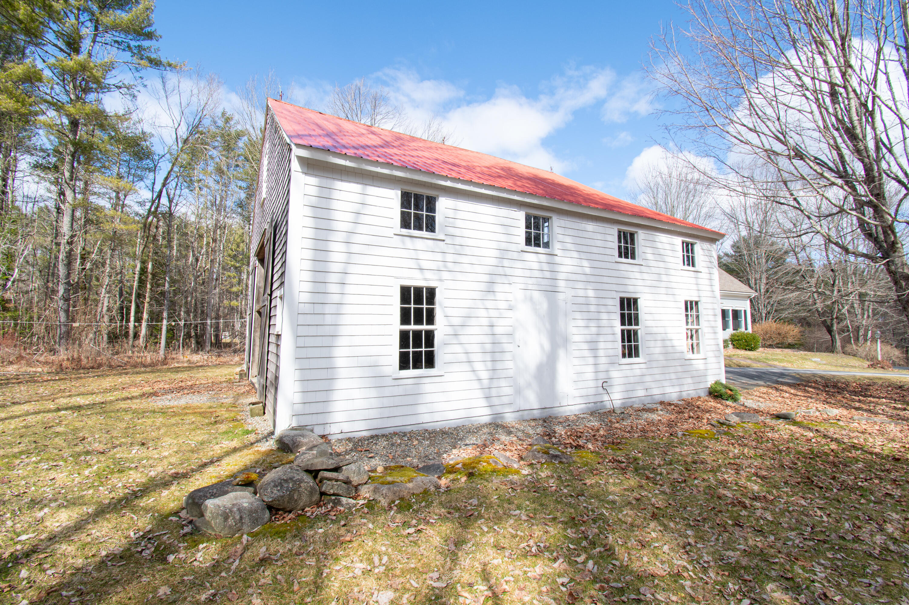 300 E East Neck Road