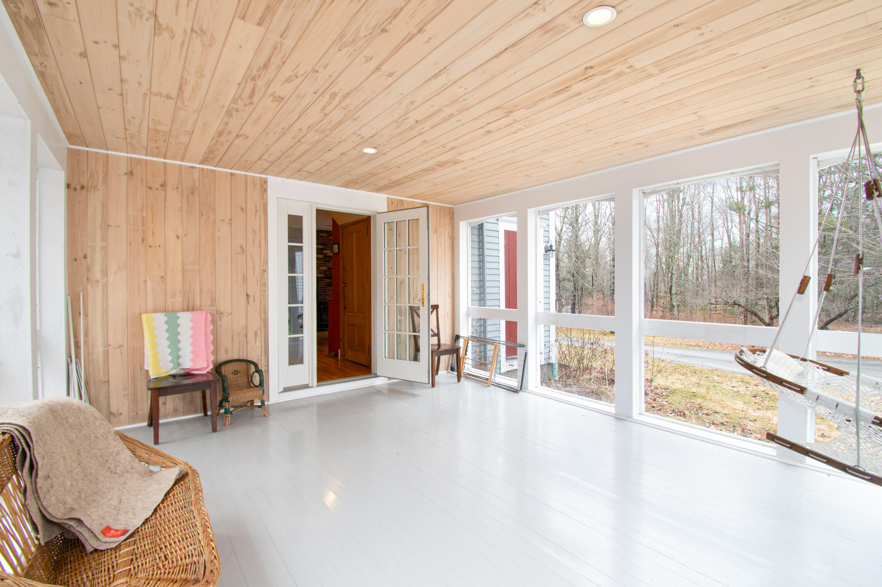 300 E East Neck Road