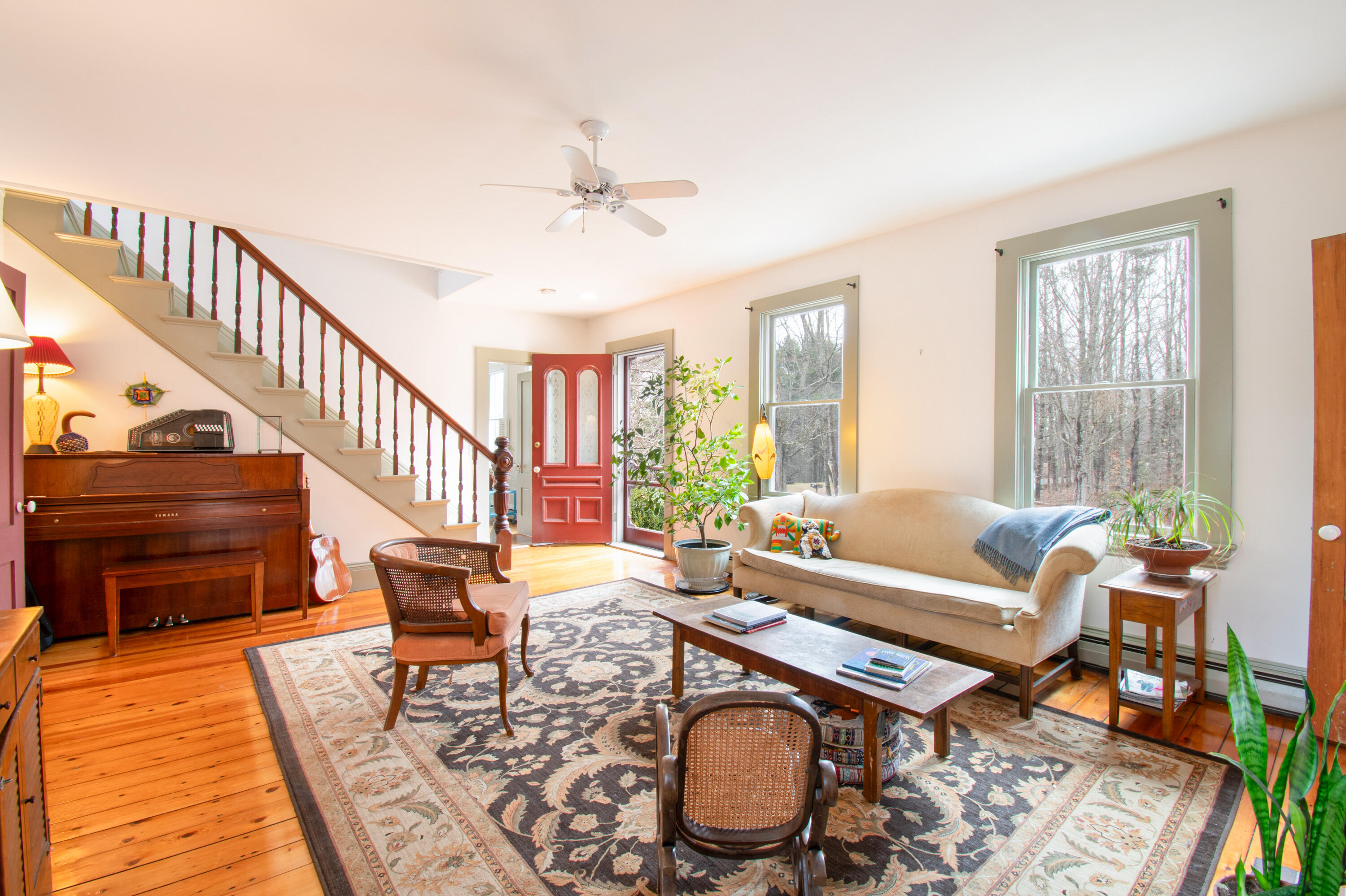 300 E East Neck Road