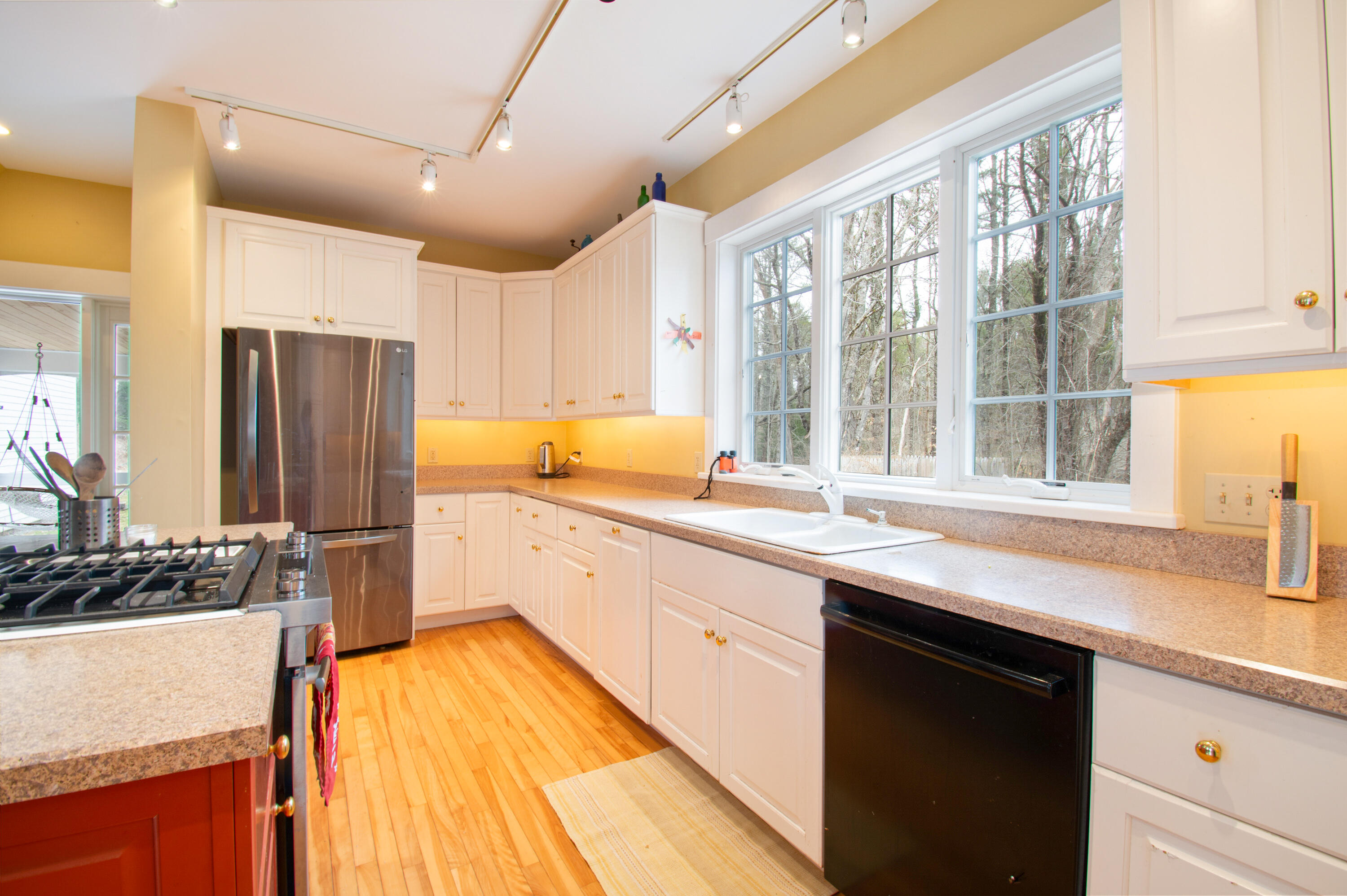 300 E East Neck Road