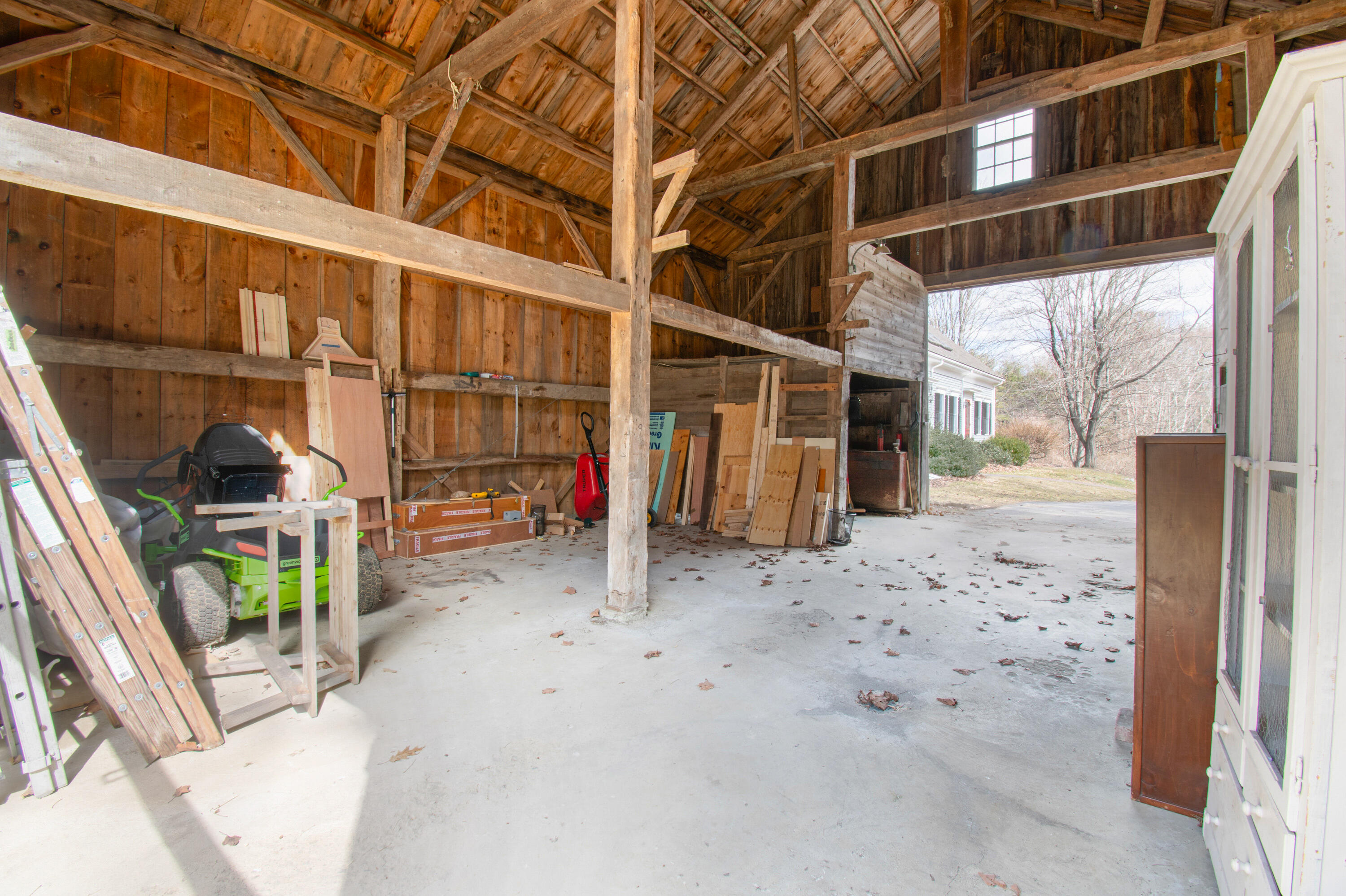 300 E East Neck Road