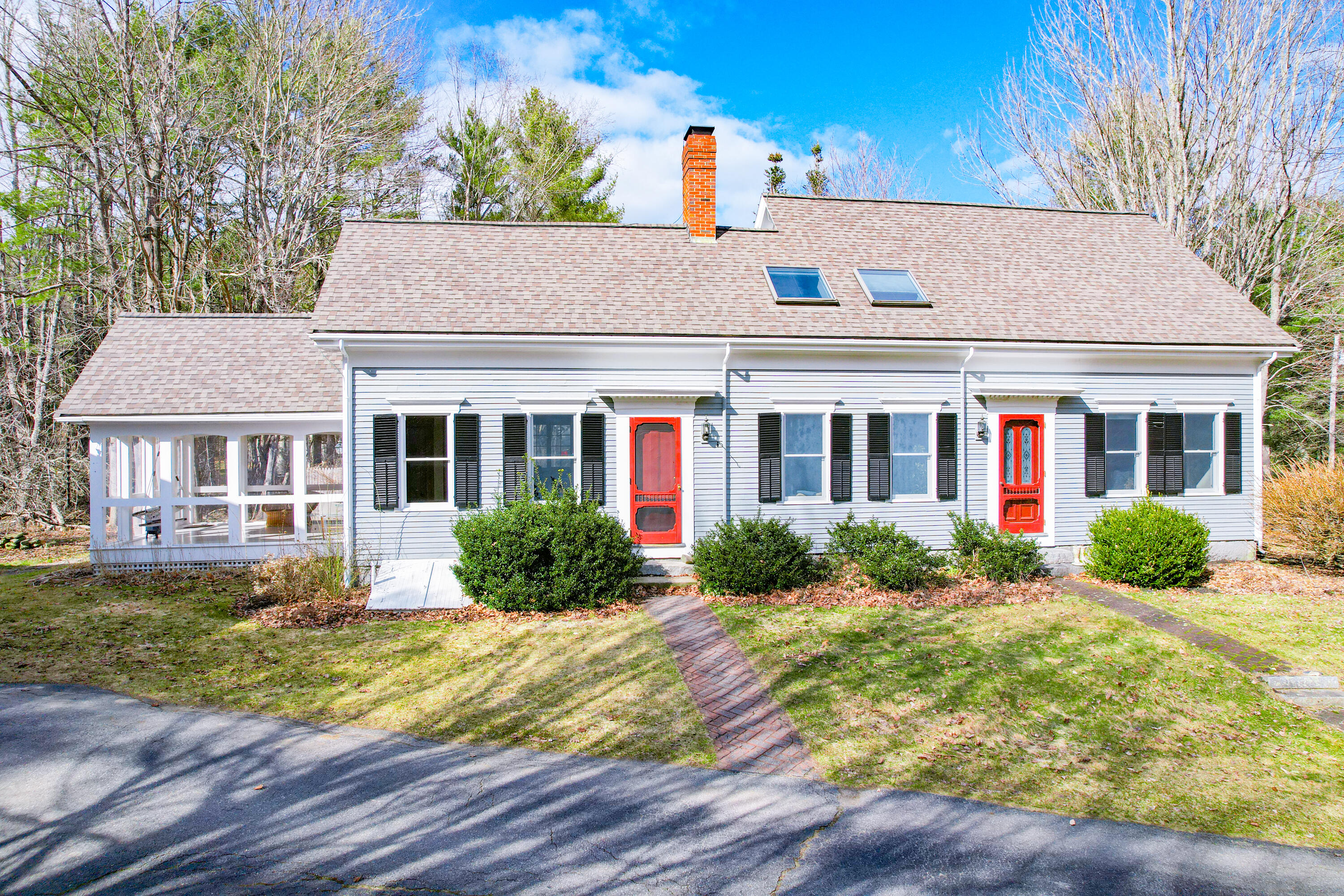 300 E East Neck Road