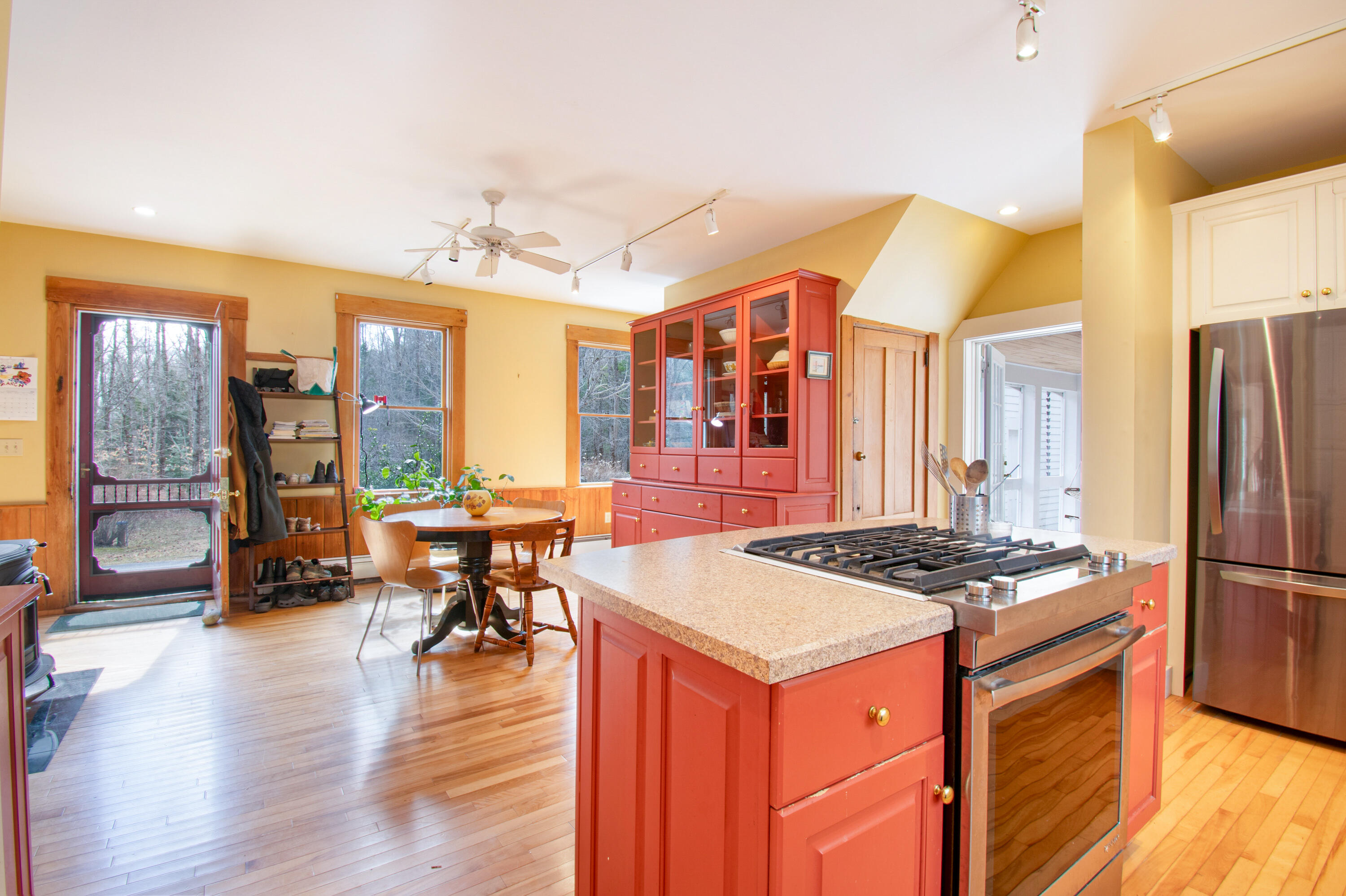 300 E East Neck Road