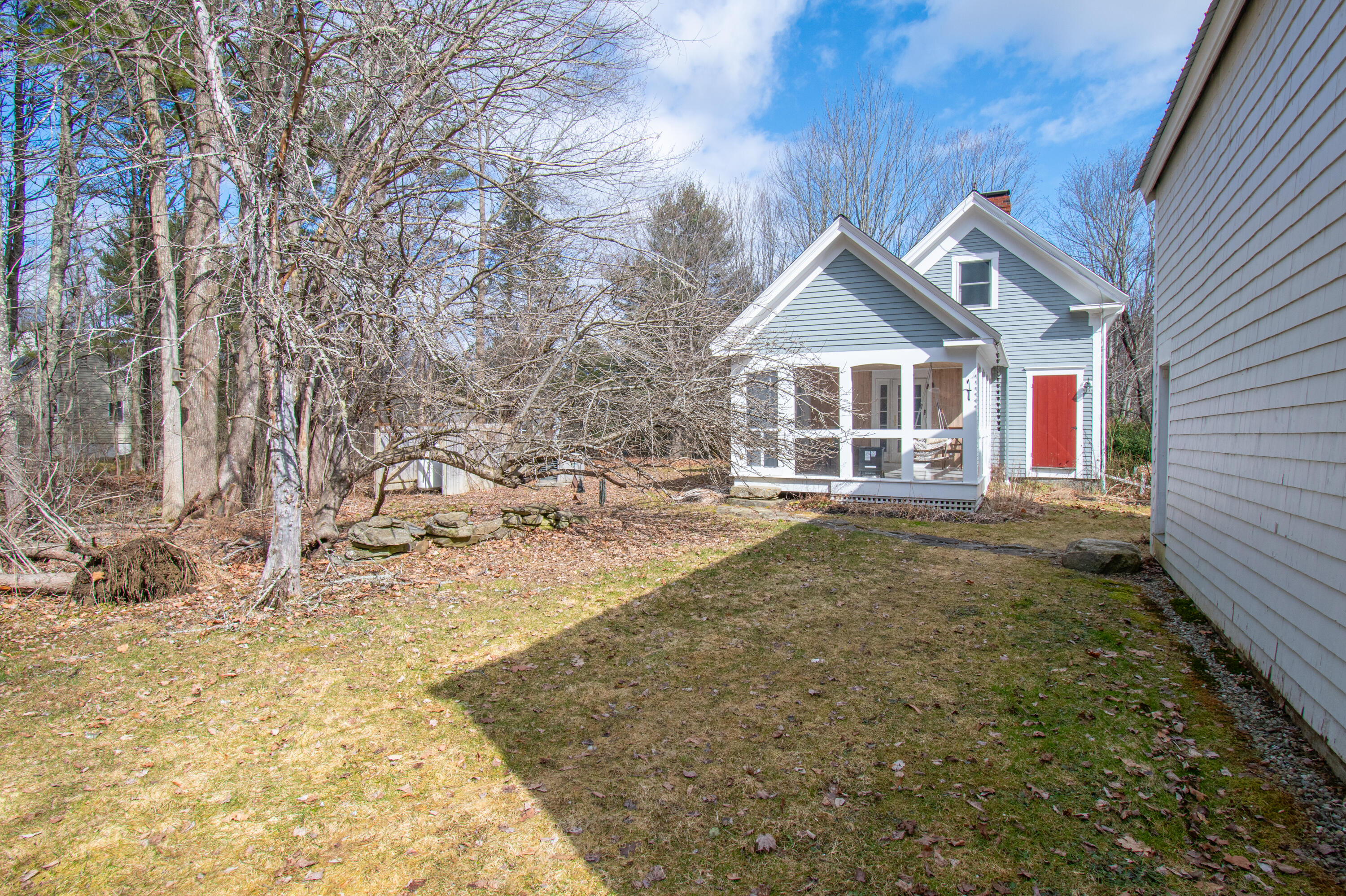 300 E East Neck Road
